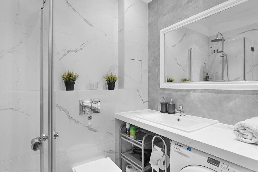 One-Bedroom Apartment - Photo 7