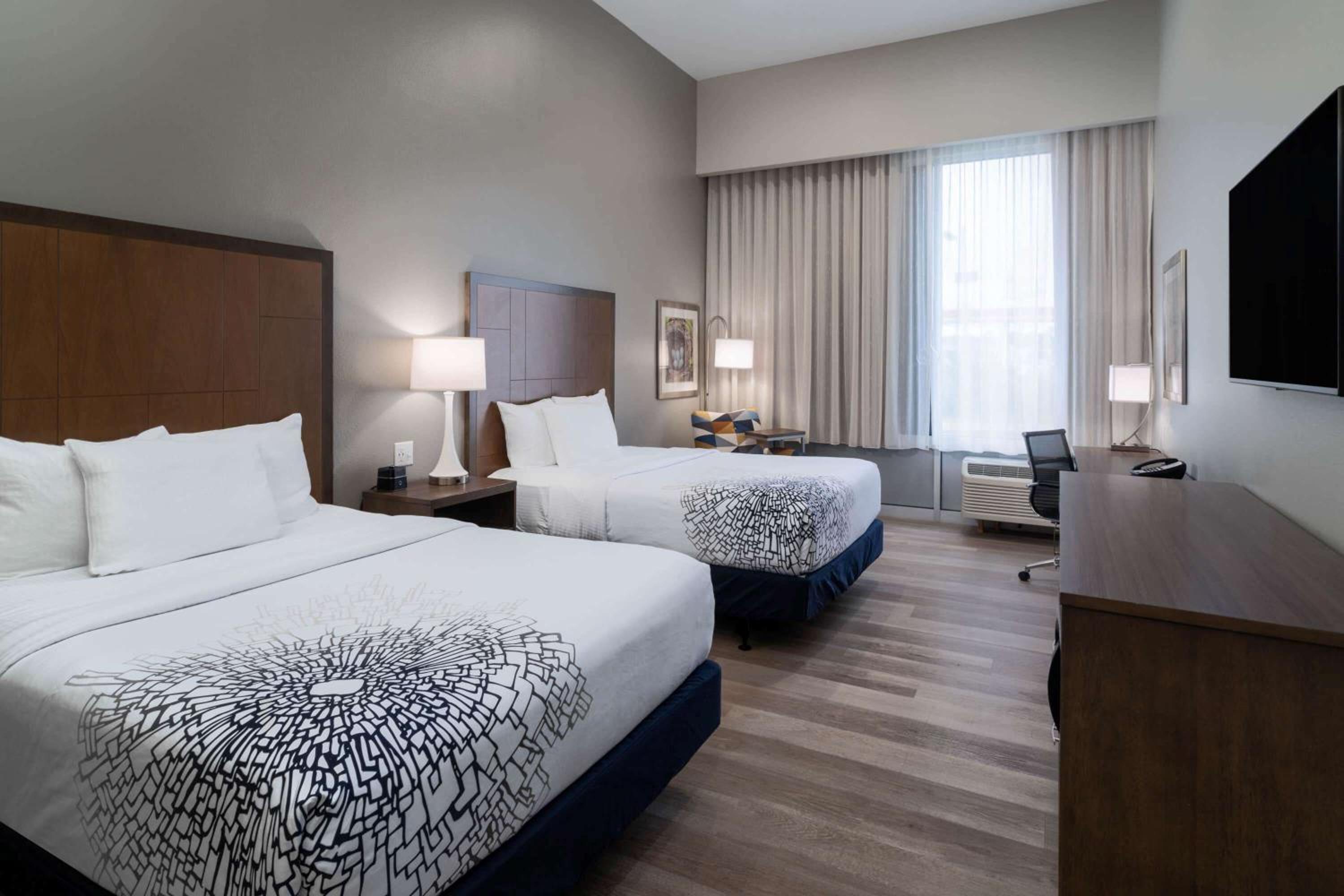 Queen Room with Two Queen Beds - Non-Smoking - Photo 1