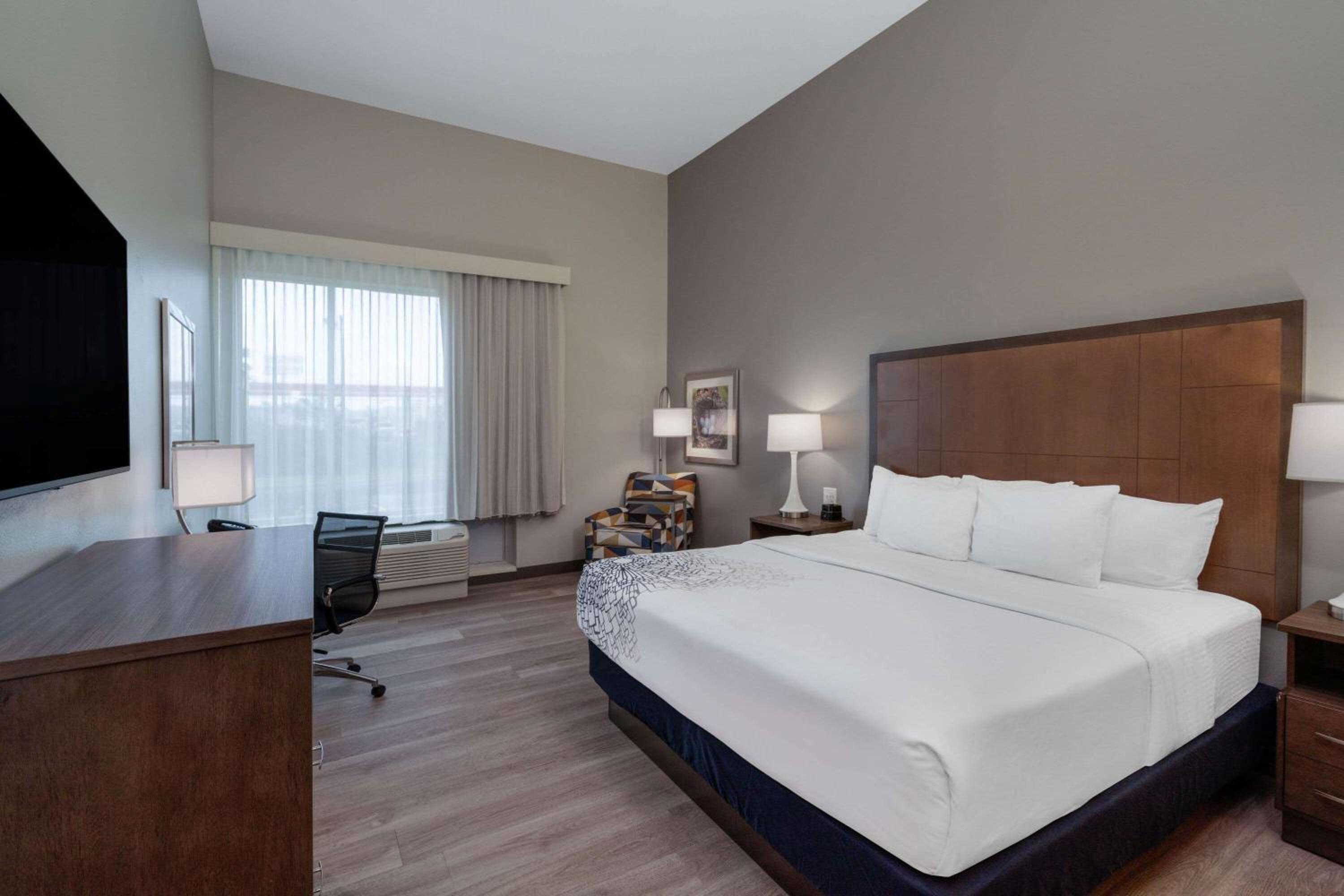 King Room - Non-Smoking - Photo 1