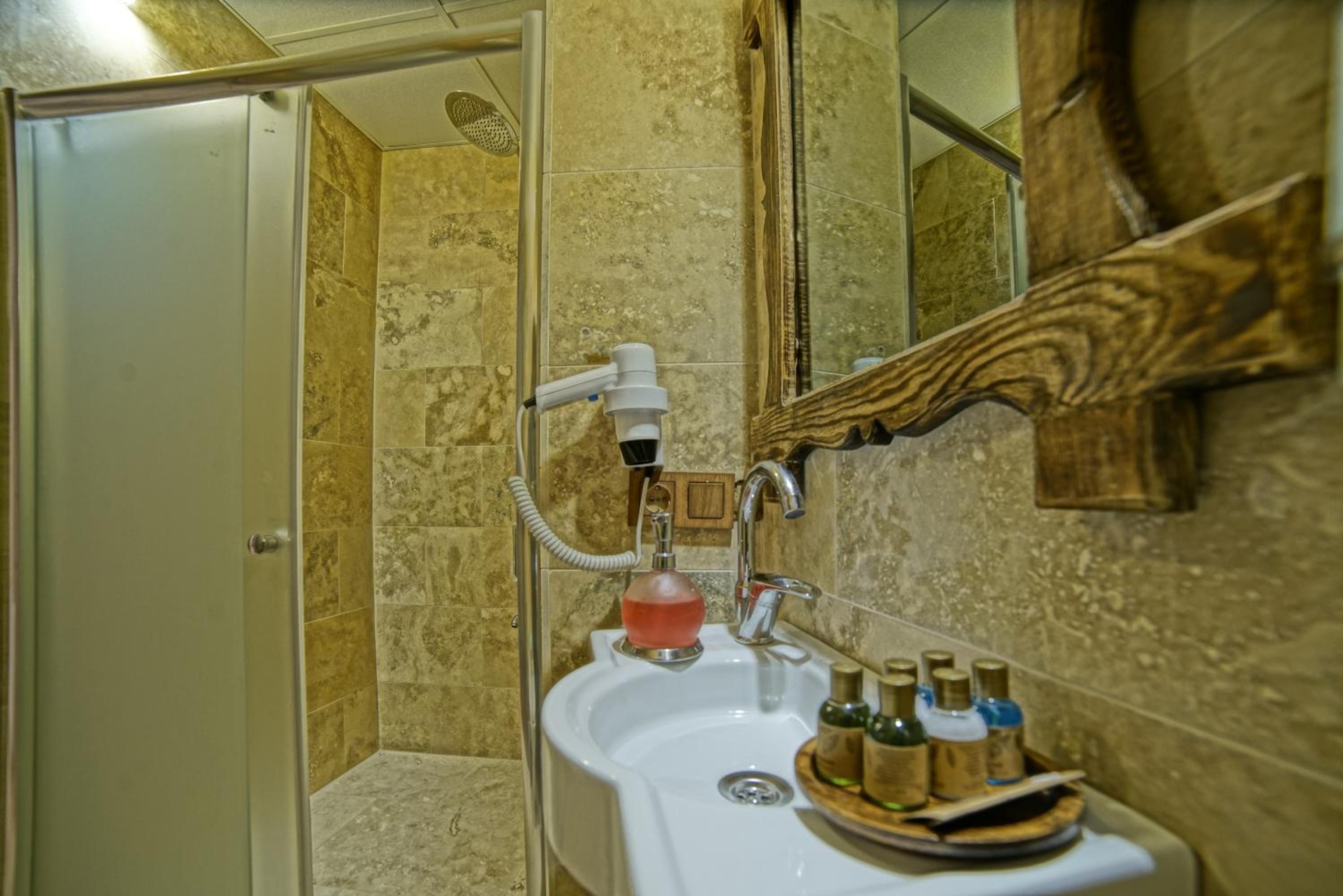 Standard Double Room - Photo 2