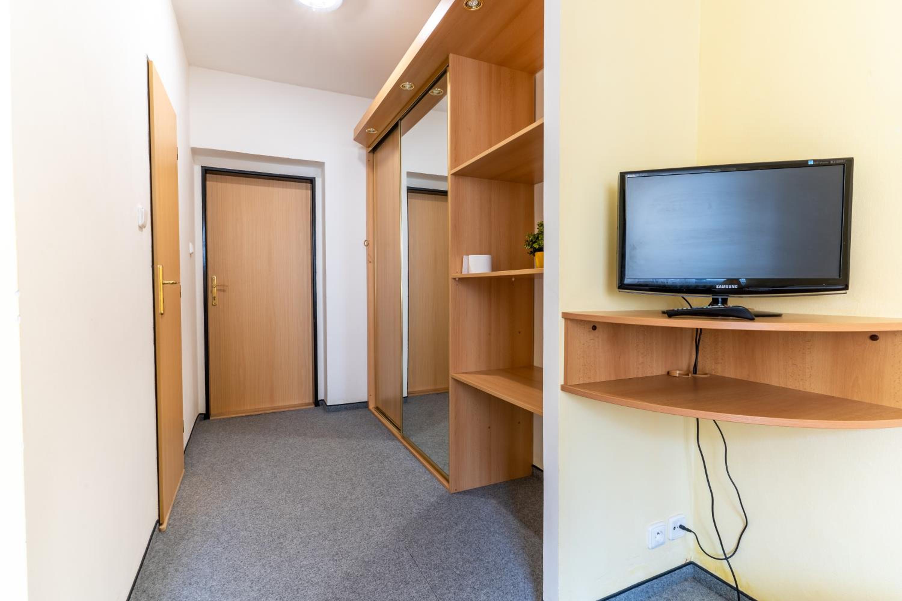 Single Room with Private Bathroom photo 1