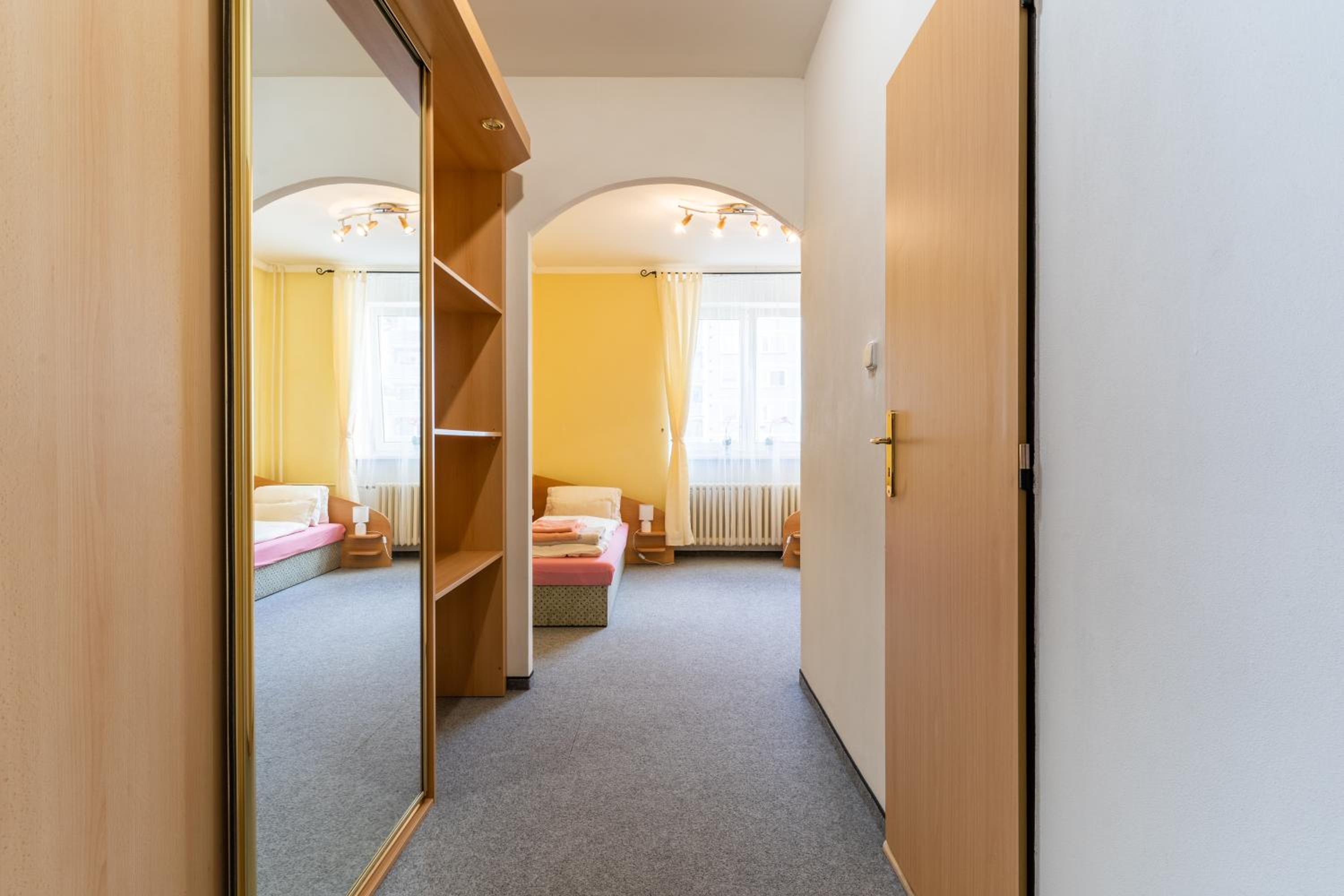 Twin Room with Private Bathroom photo 1