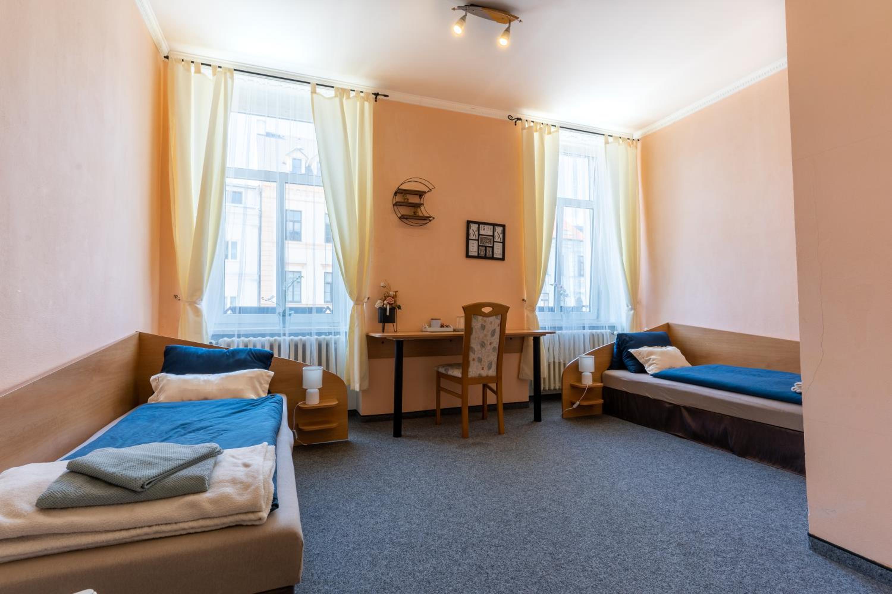 Twin Room with Private Bathroom photo 3