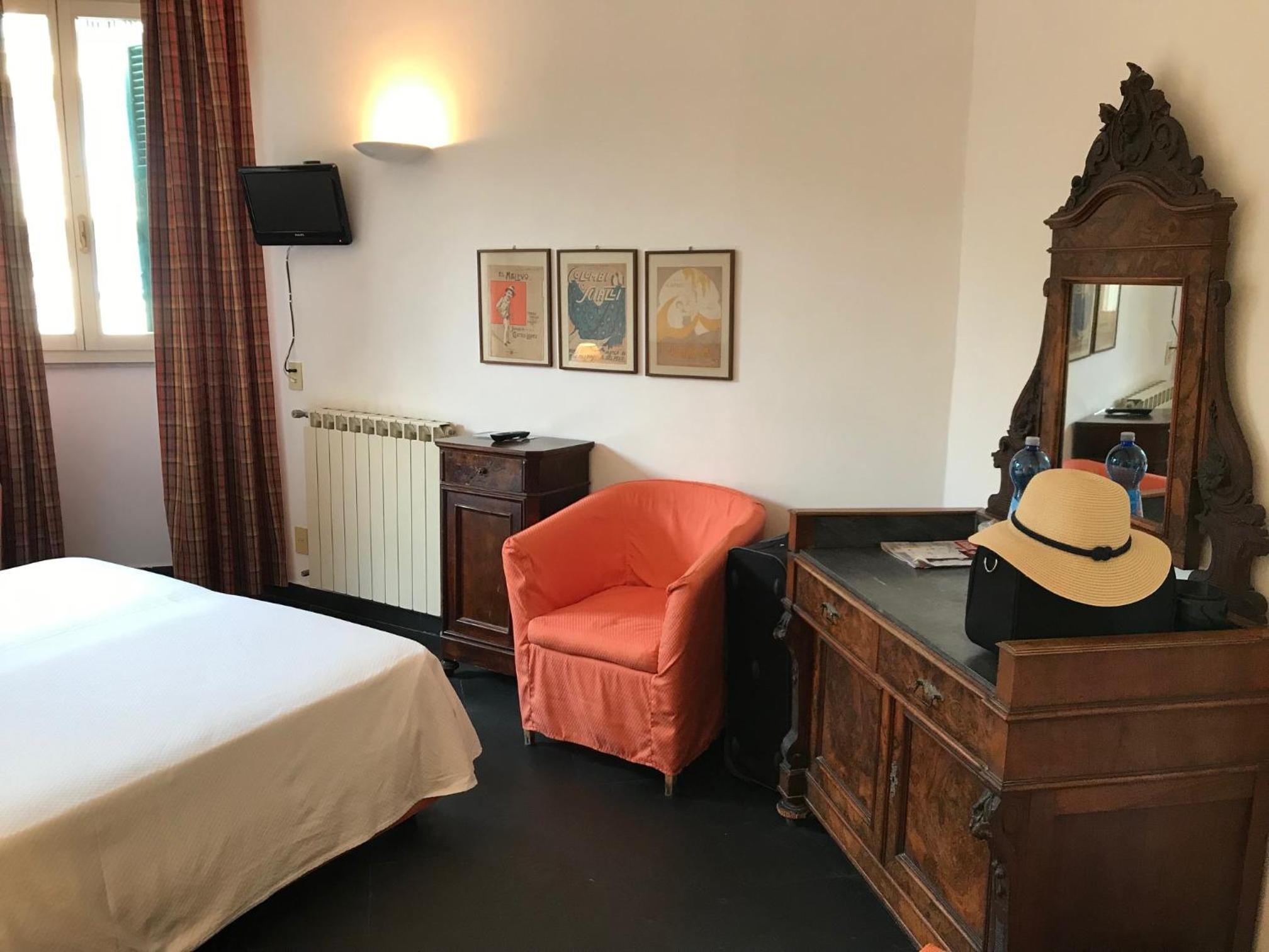 Standard Double or Twin Room - Photo 4