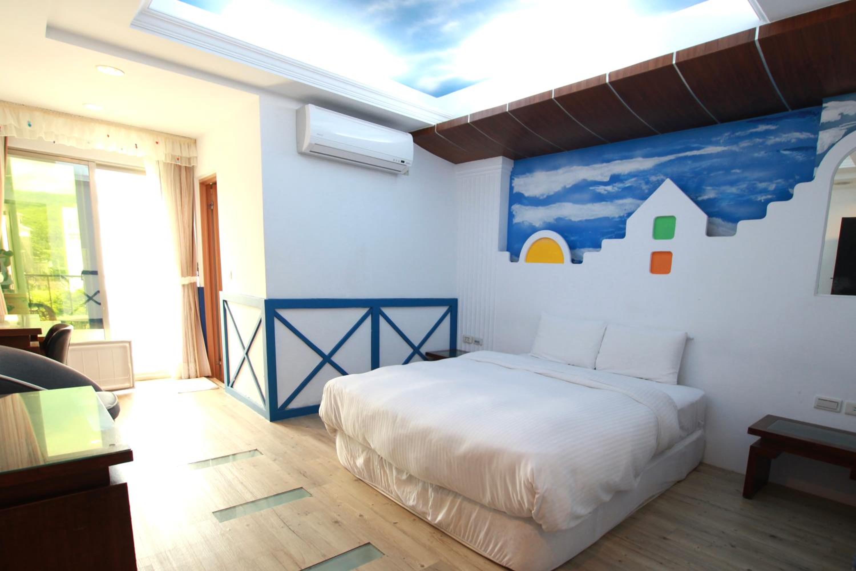 Deluxe Double Room with Balcony - Photo 9