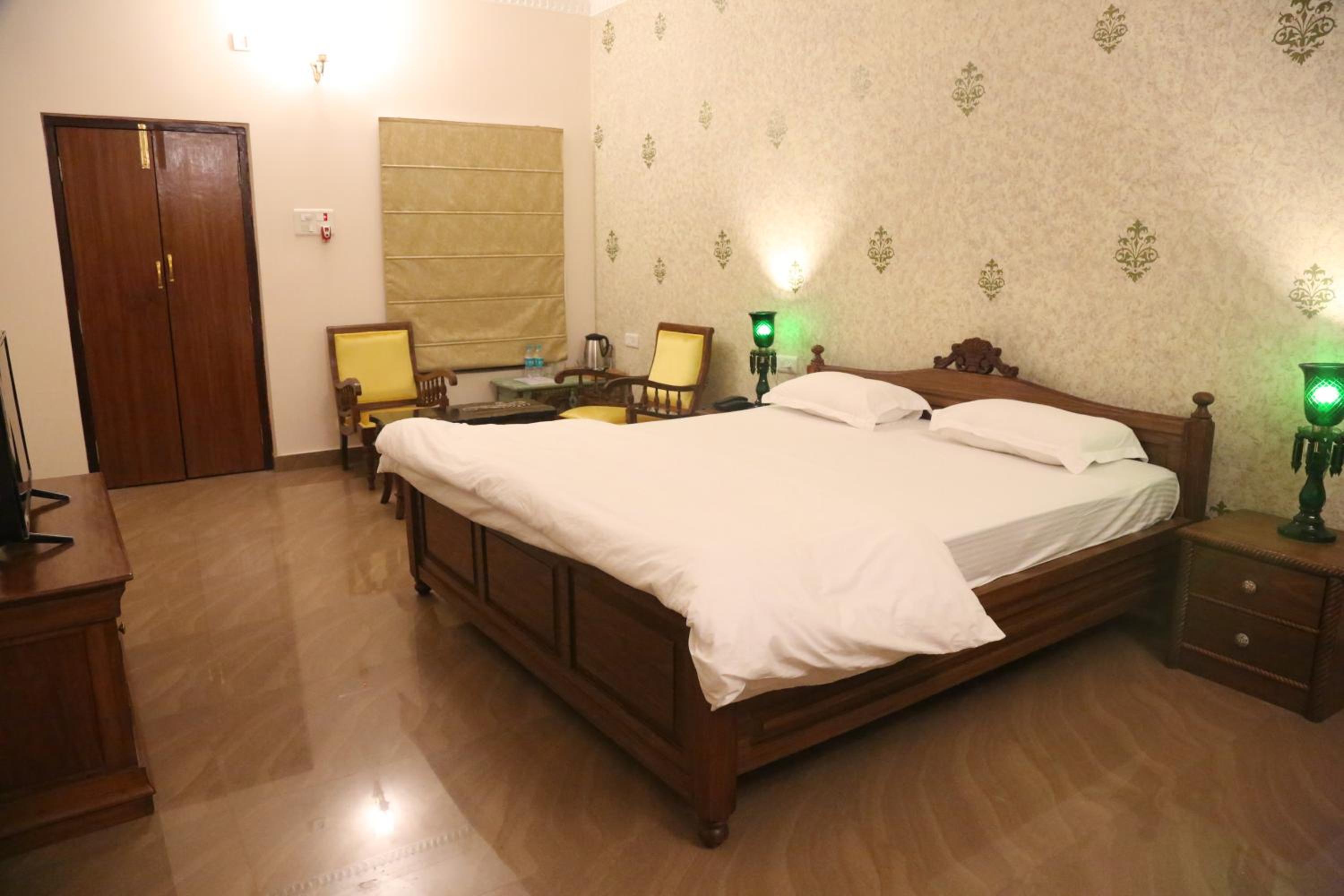Deluxe Suite - Photo 5