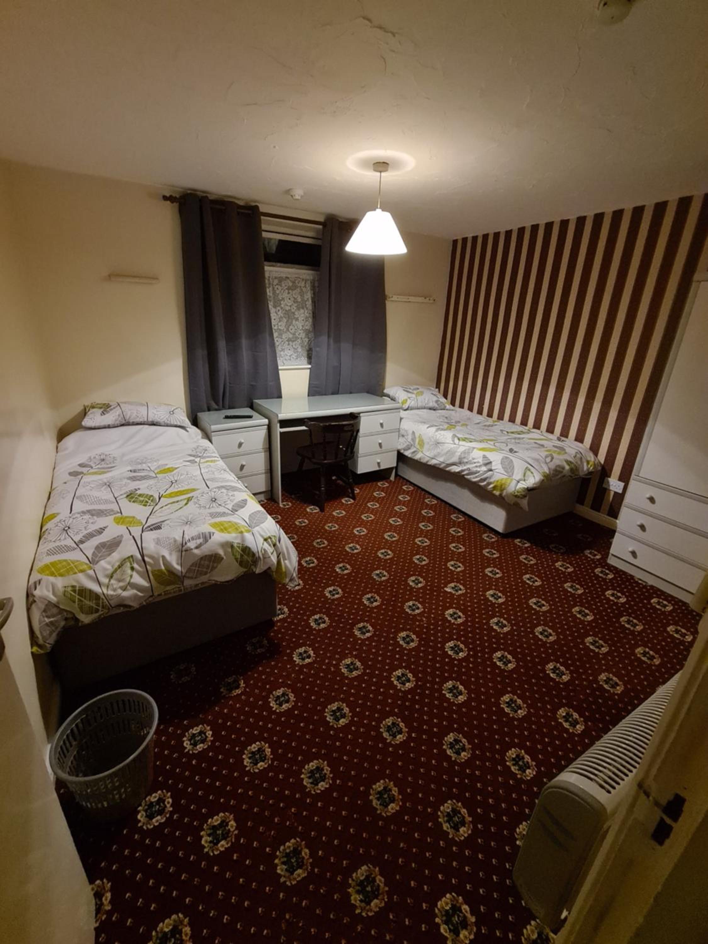 Budget Twin Room - Photo 1
