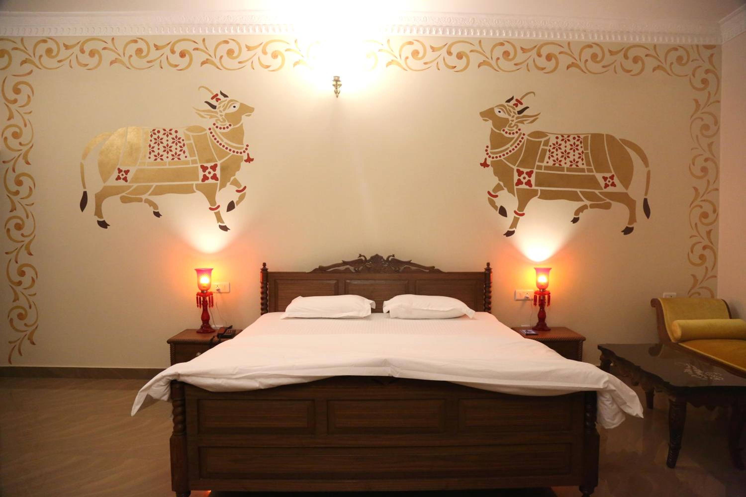 Deluxe King Suite - Photo 17