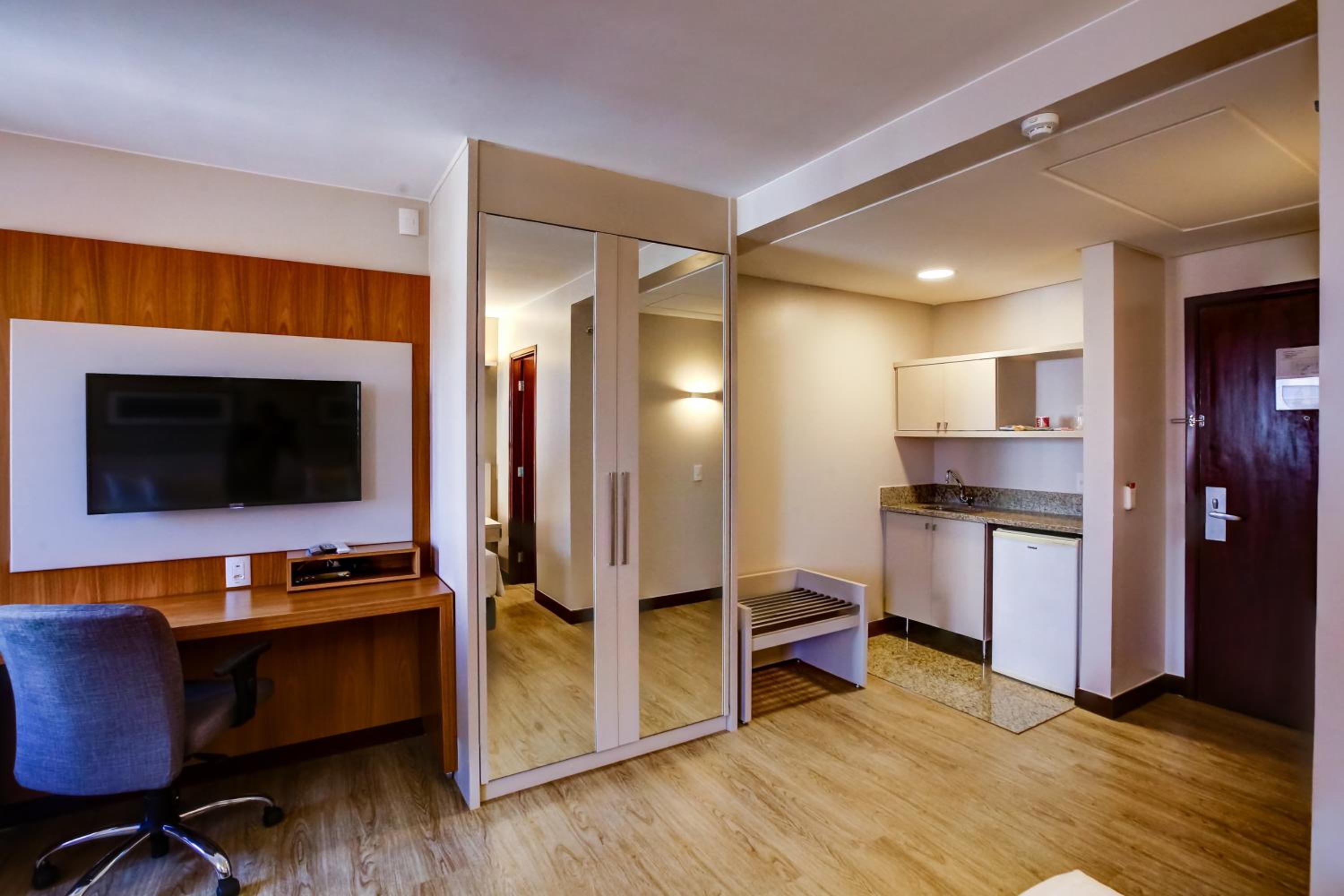 Superior Suite - Photo 3