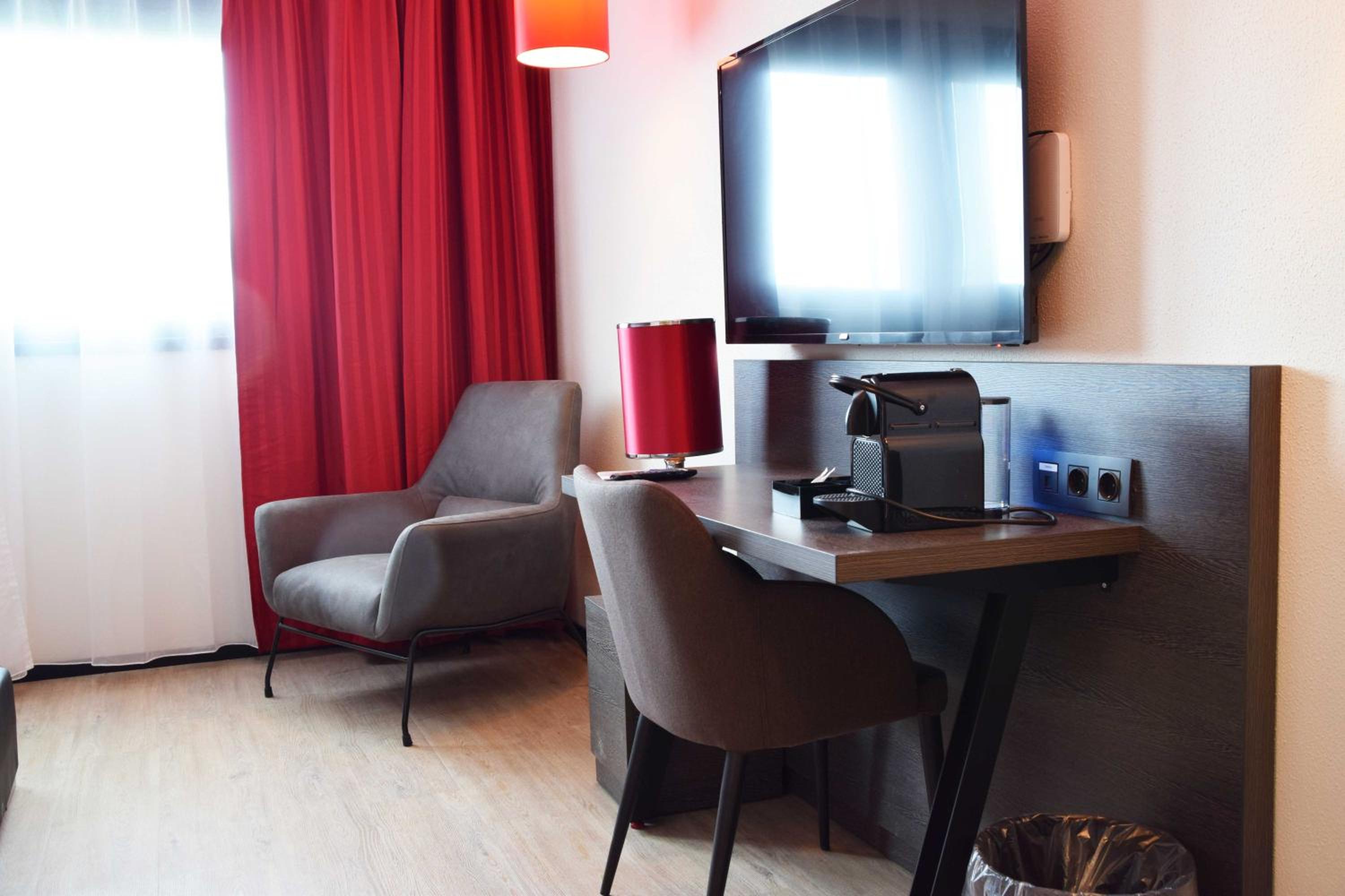 Deluxe King Room photo 3