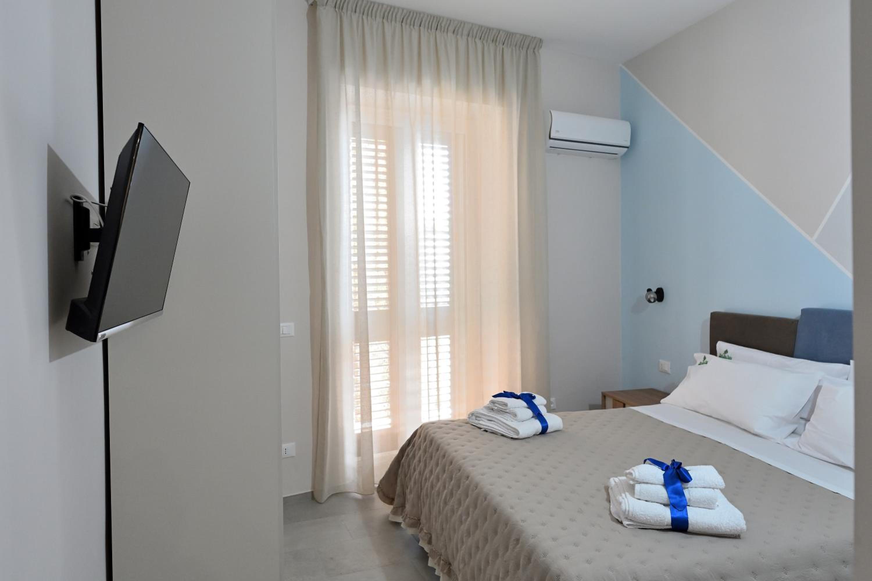 One-Bedroom House - Photo 58