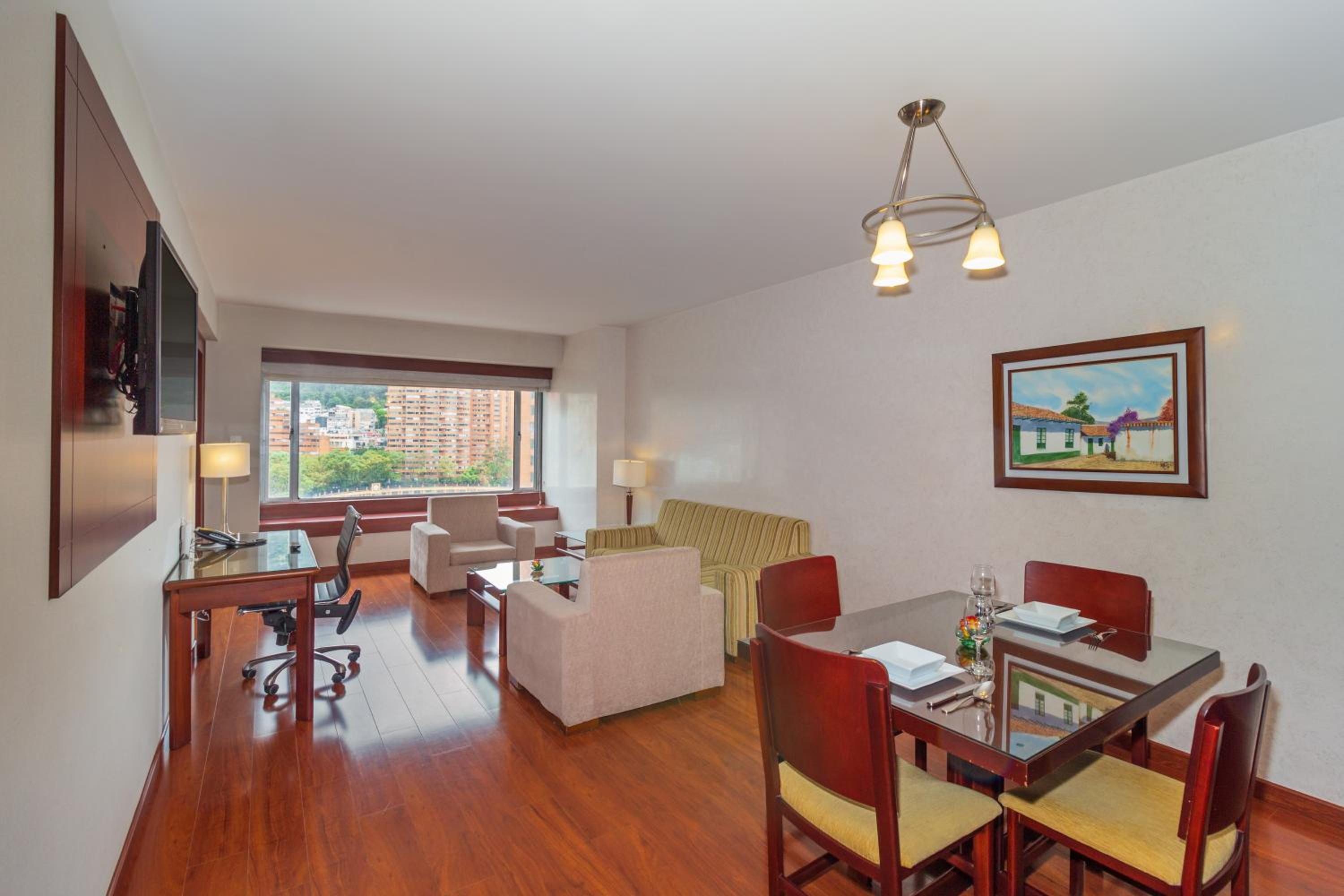 Deluxe Suite - Photo 8