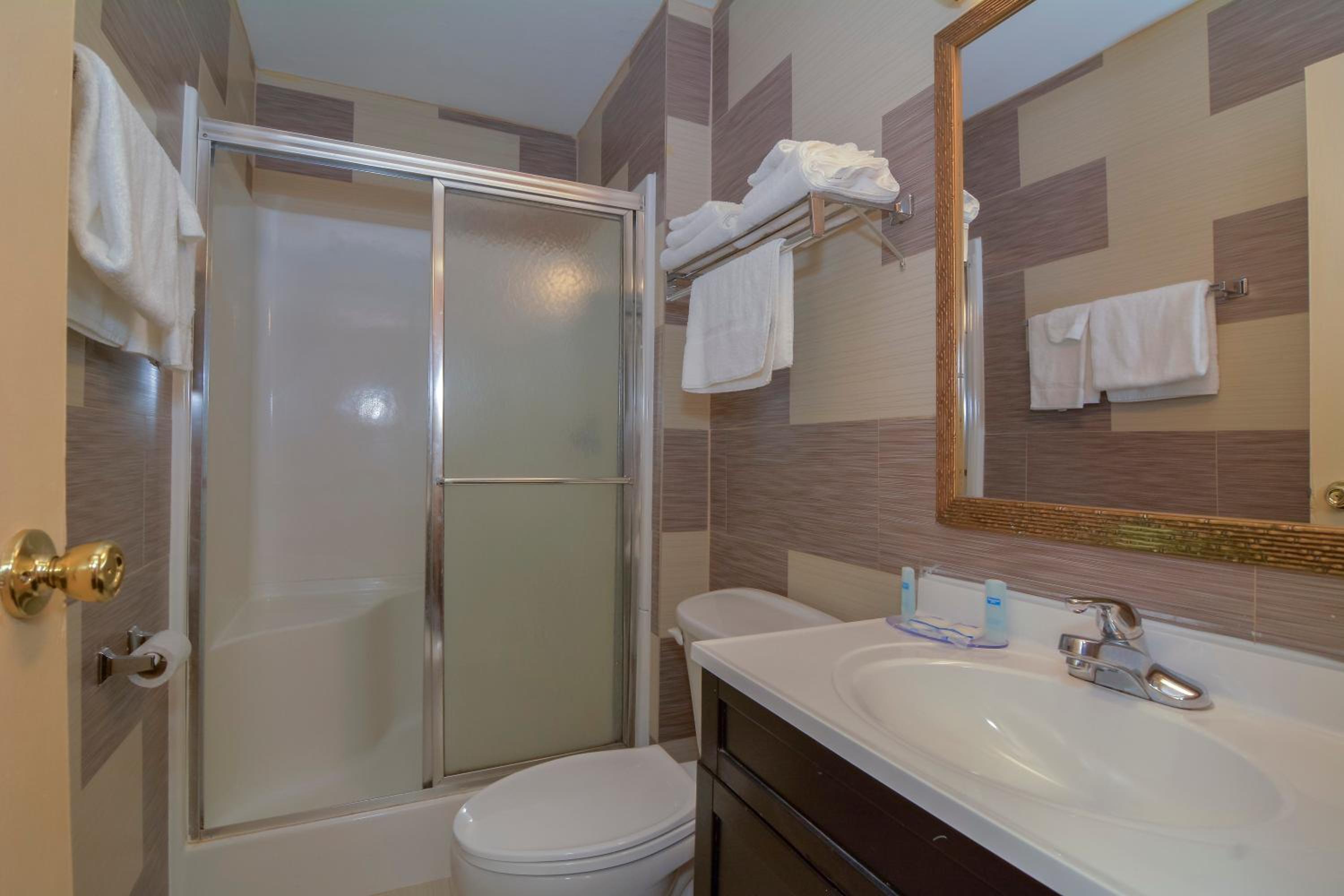 2 Double Beds, Smoking - Photo 6
