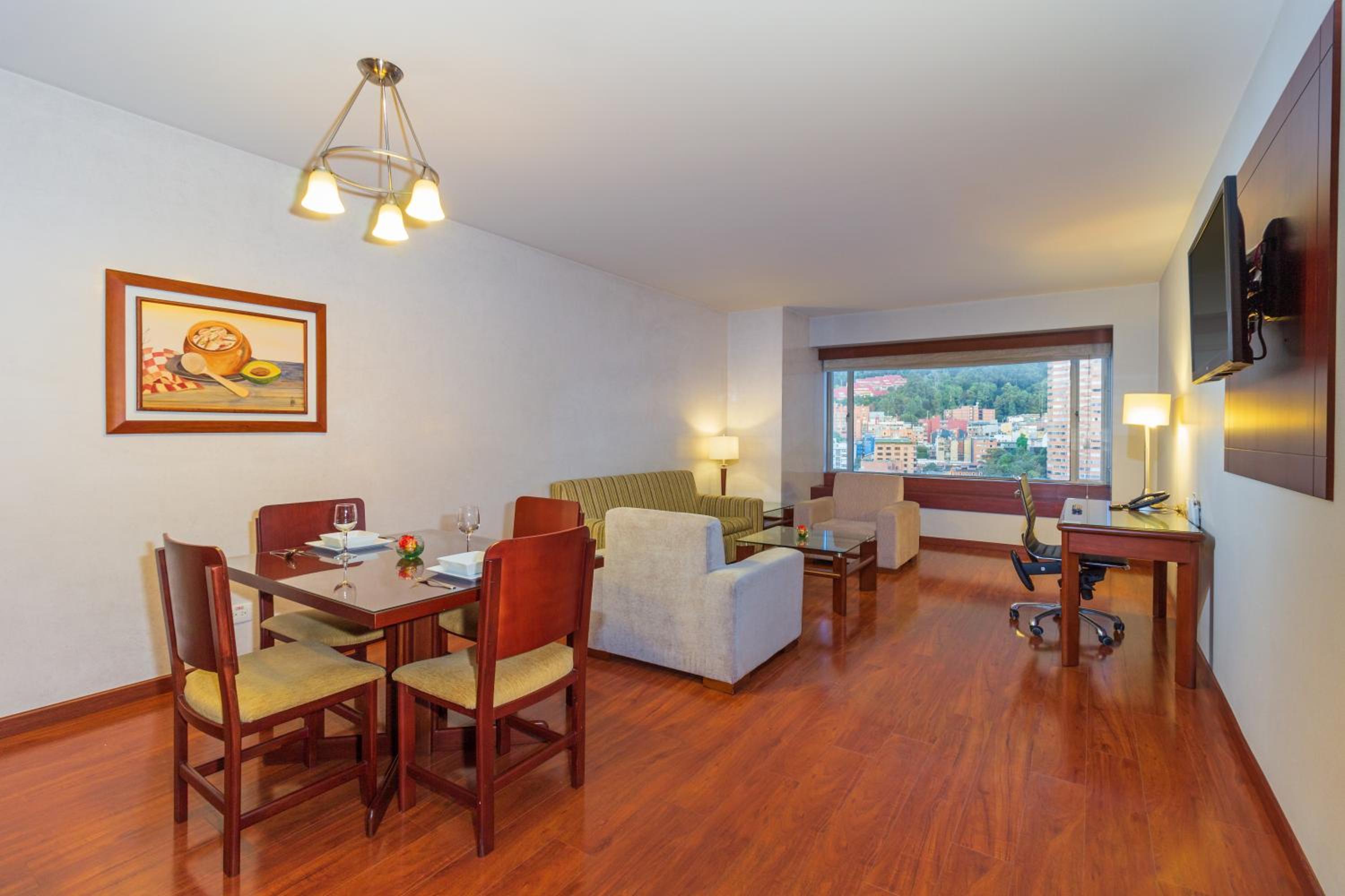 Superior Suite - Photo 11