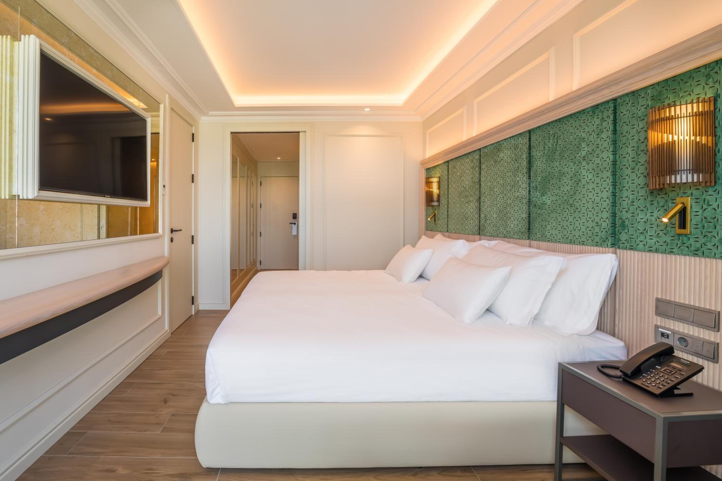 Habitación Doble o Twin Superior con Vista a la Piscina