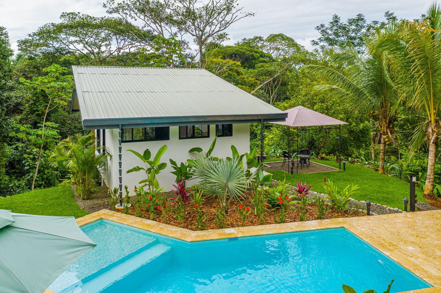 Deluxe Bungalow with Garden View