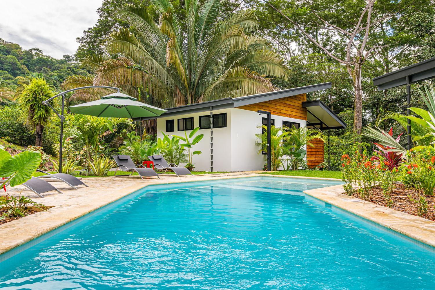 Deluxe Bungalow with Garden View photo 2