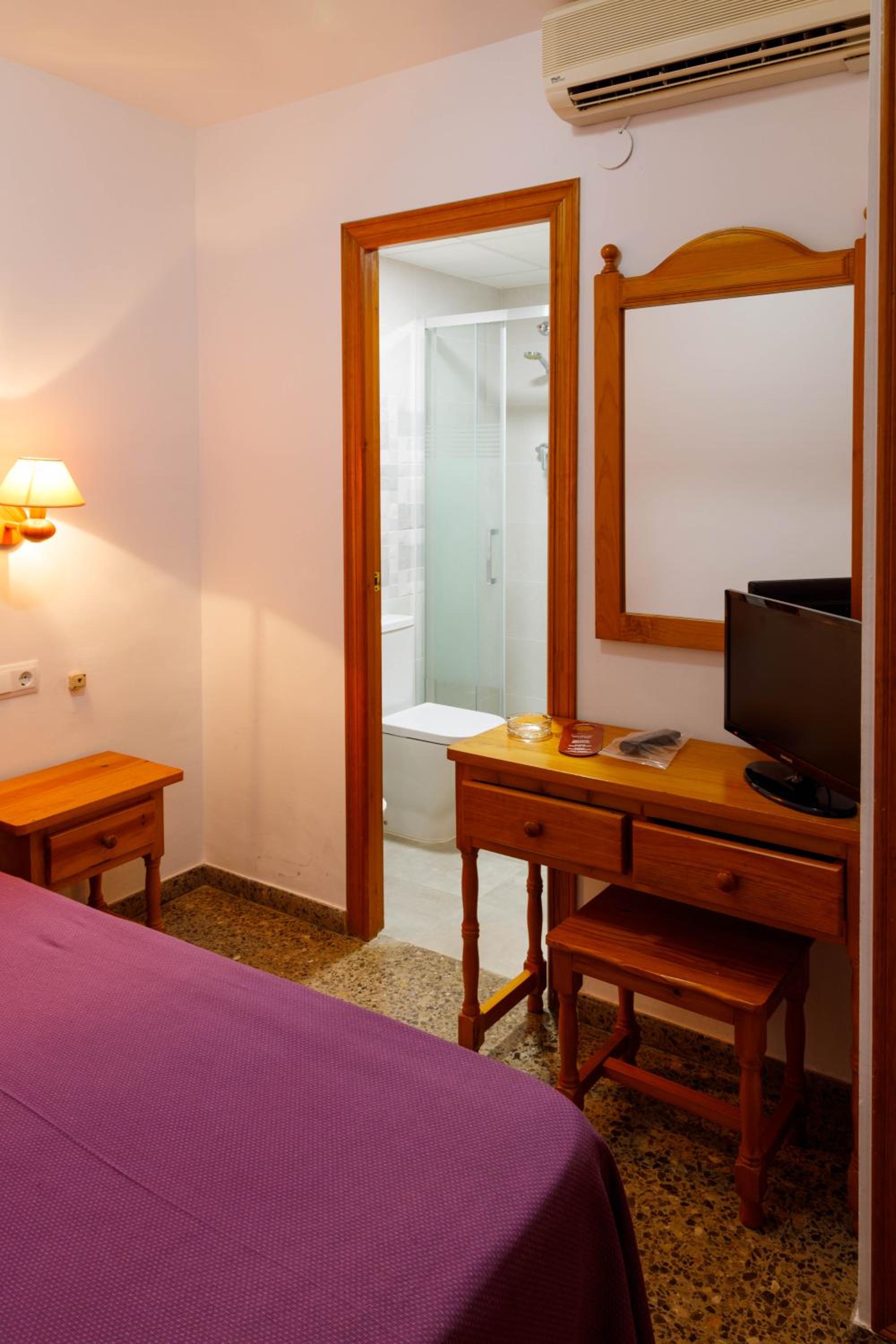 Budget Single Room photo 2