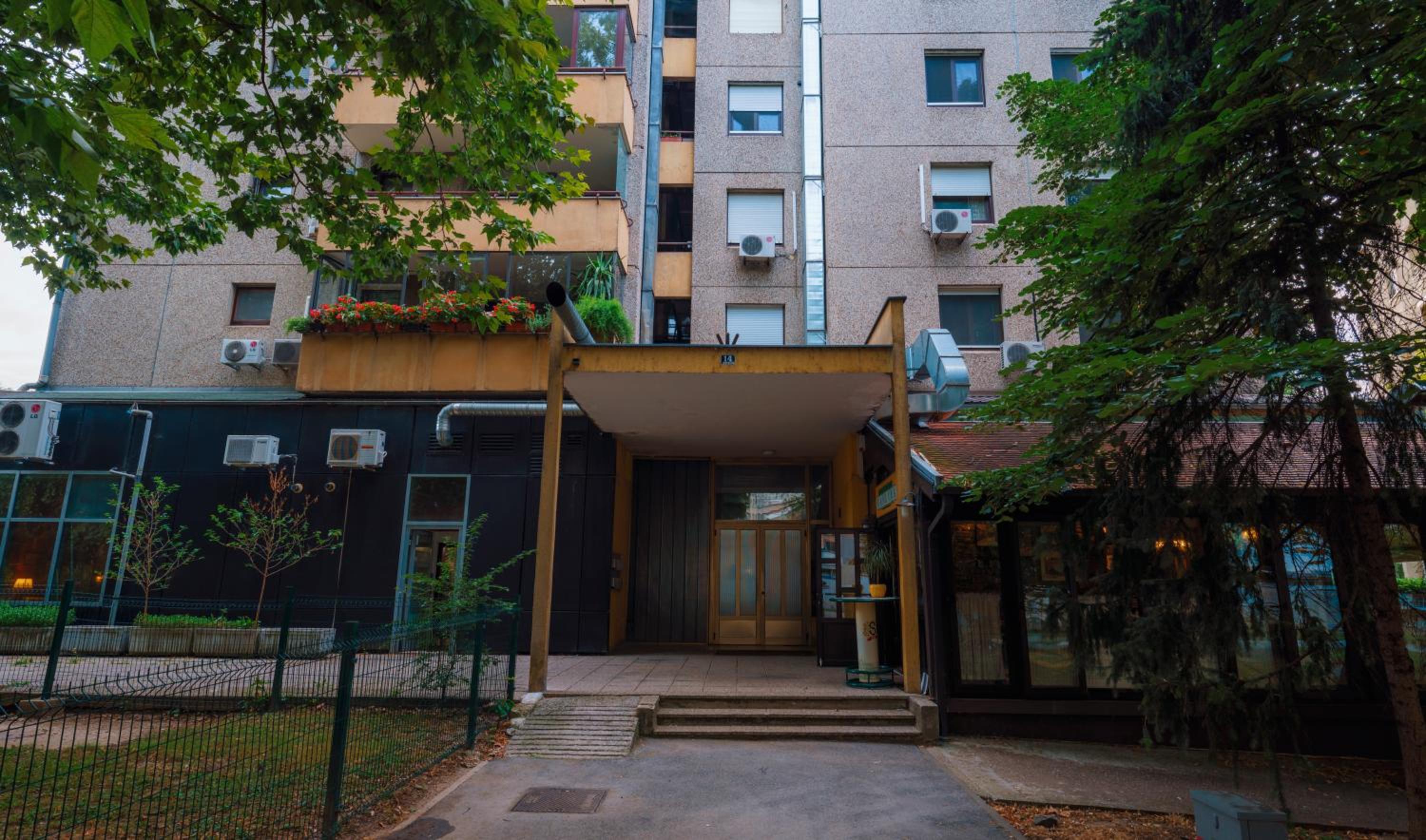 One-Bedroom Apartment - Photo 22