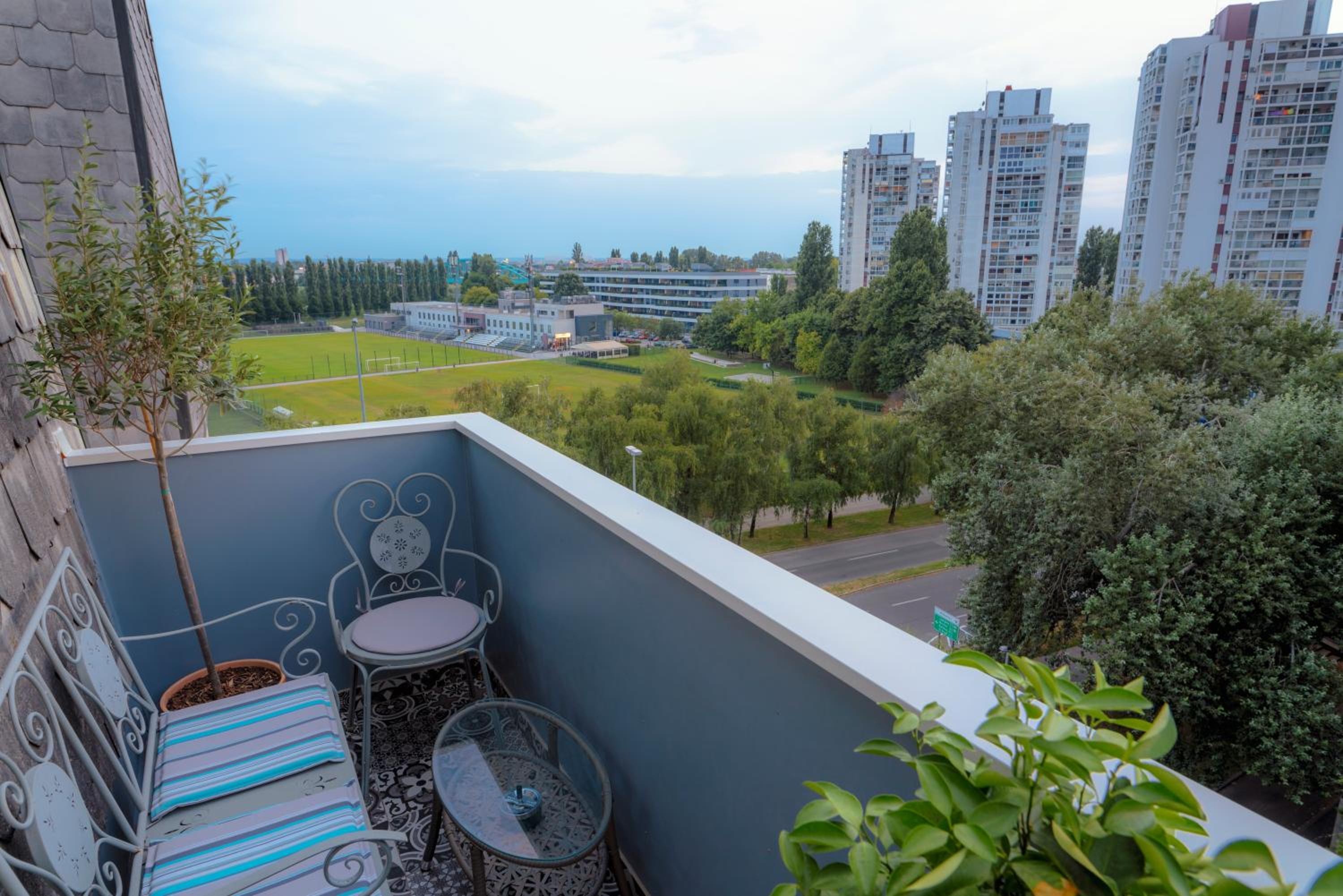 One-Bedroom Apartment - Photo 25
