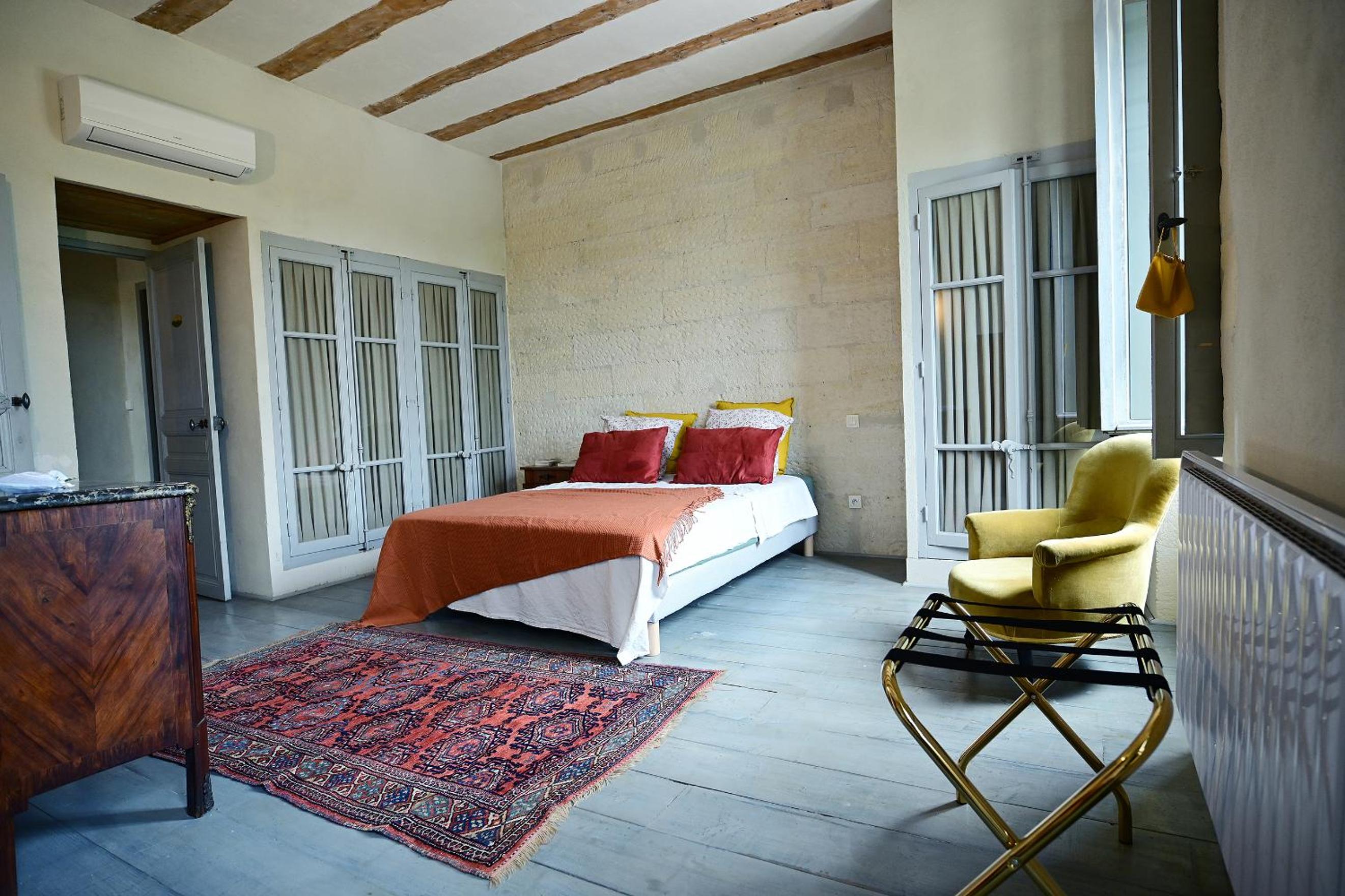 Deluxe Room (2 Adults + 1 Child) photo 1
