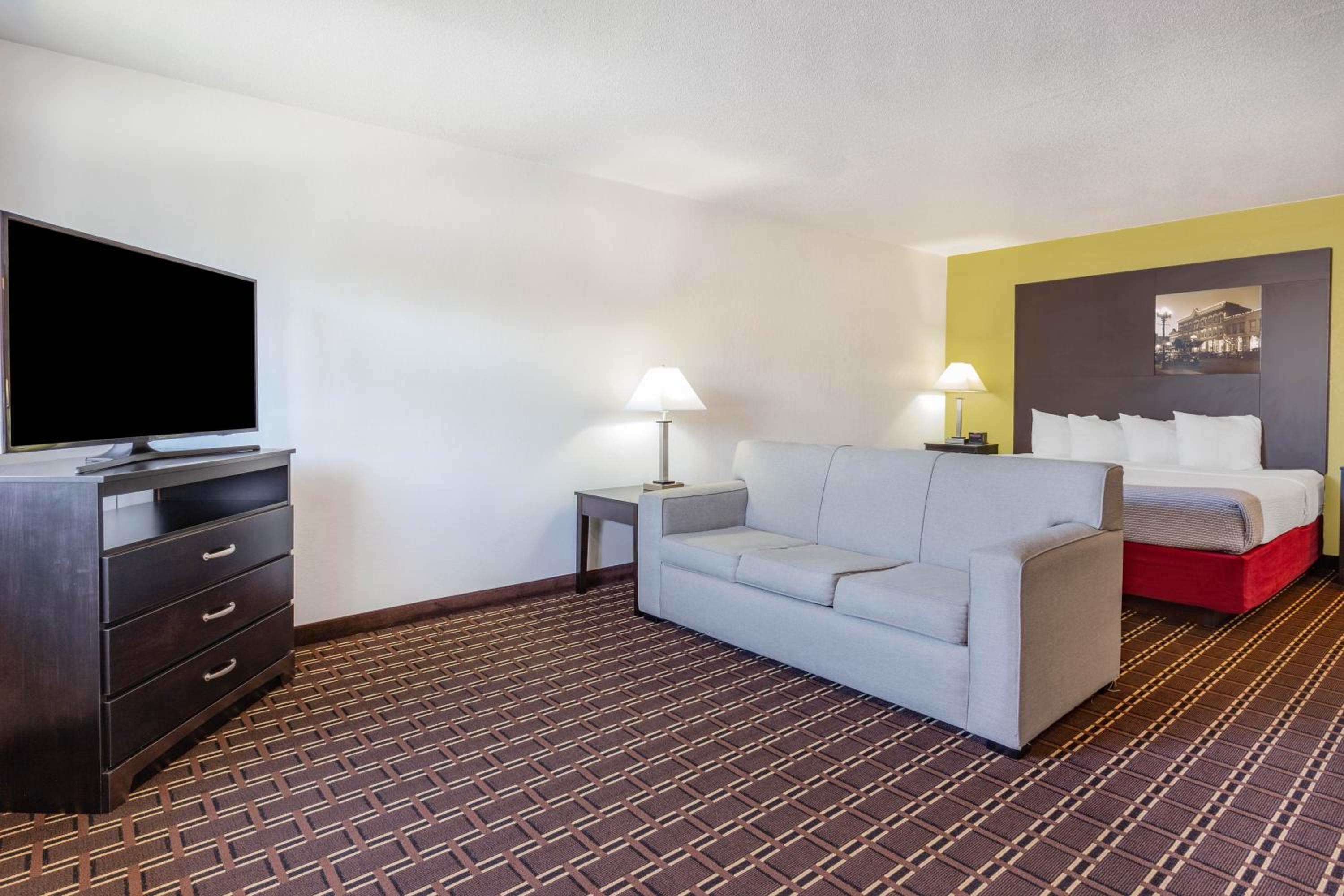 King Studio Suite - Non-Smoking - Photo 4