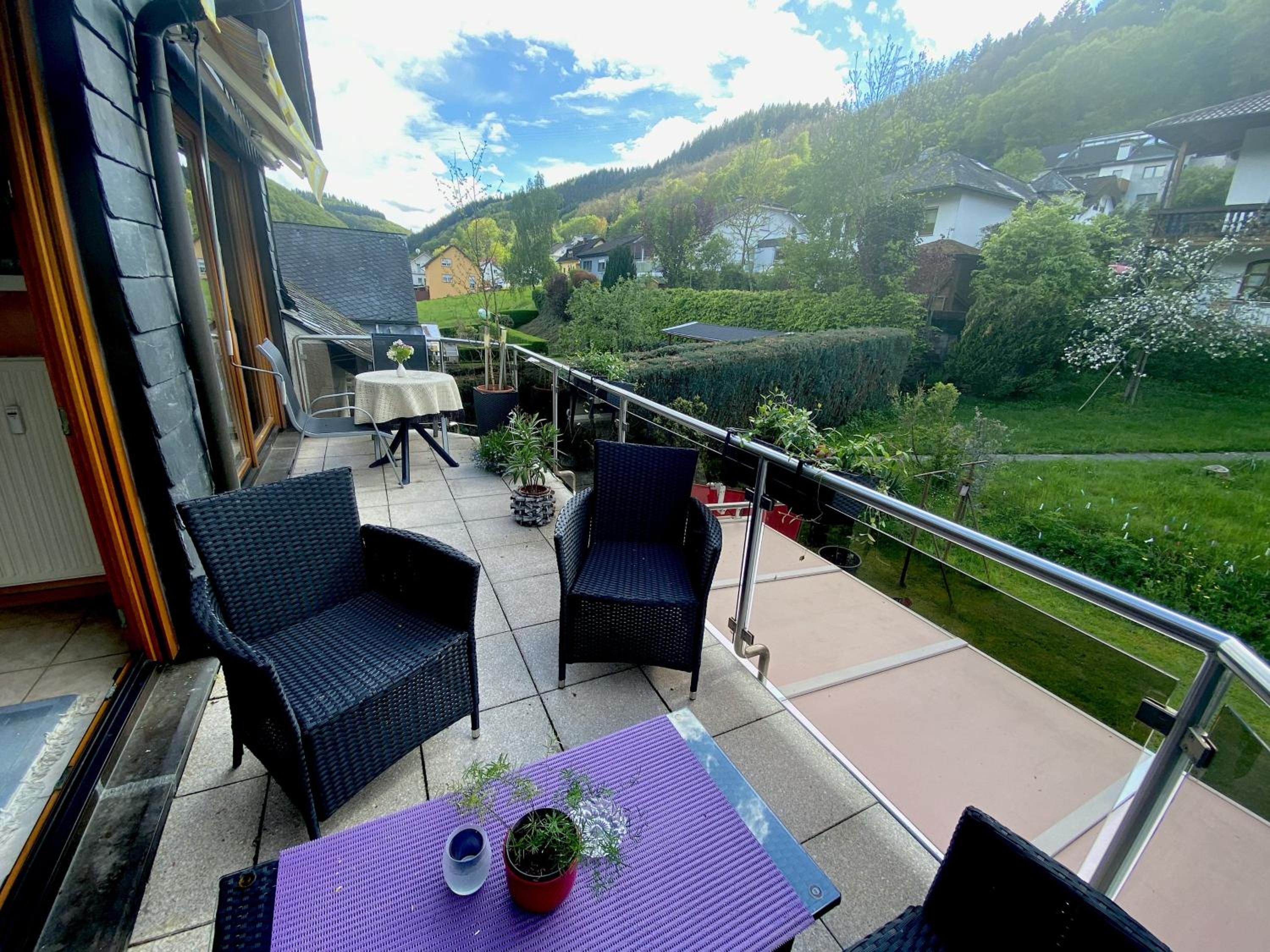 Apartment with Balcony photo 3