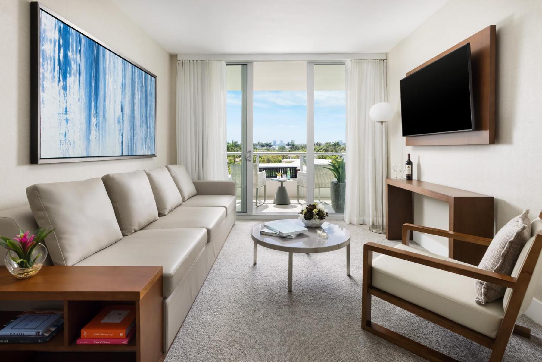 One Bedroom King Suite with Balcony Water Views photo 3