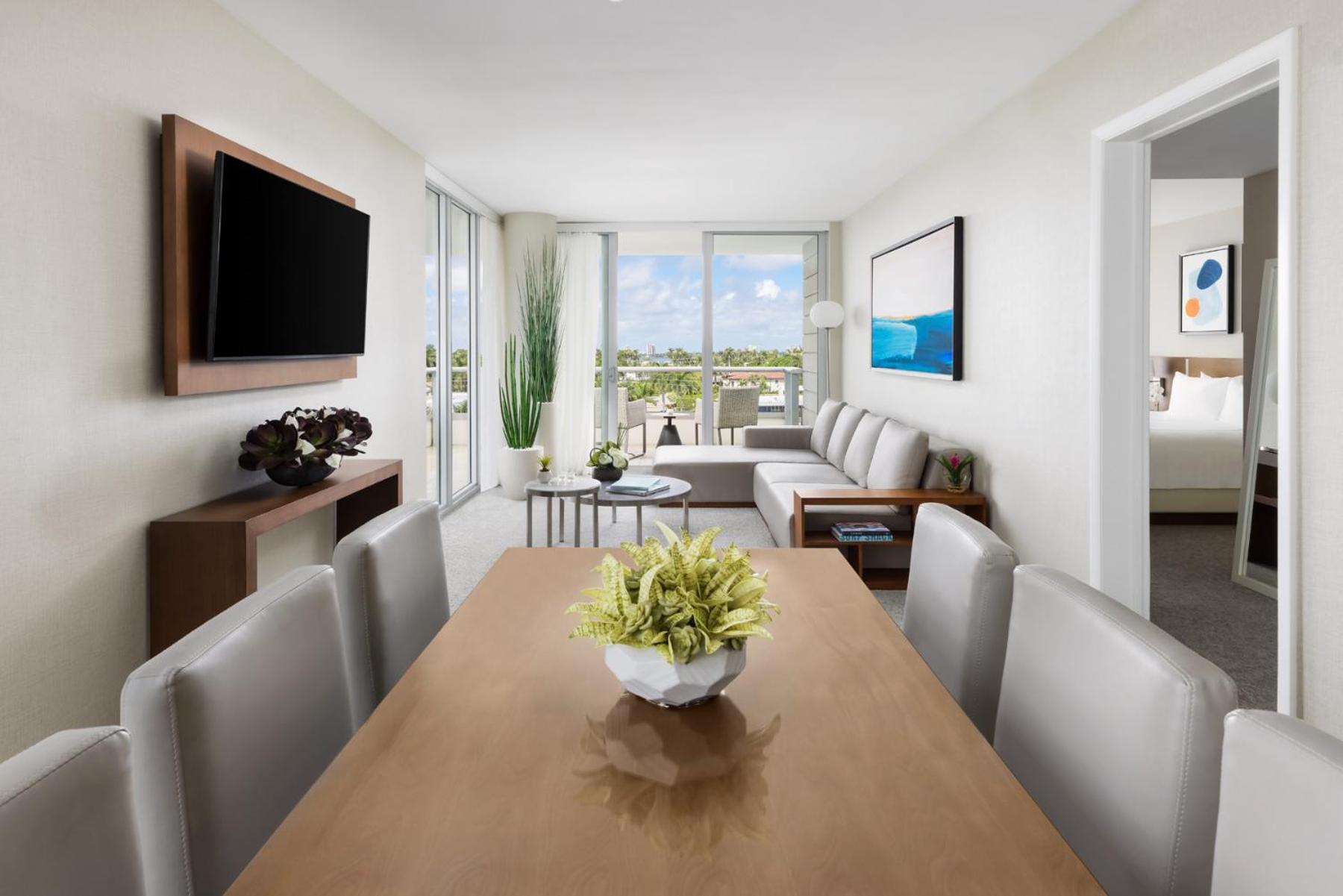 Grand Deluxe Two Bedroom Suite with Balcony, Corner