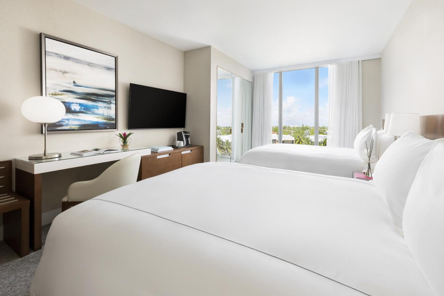 Double Queen Room with Water View photo 3