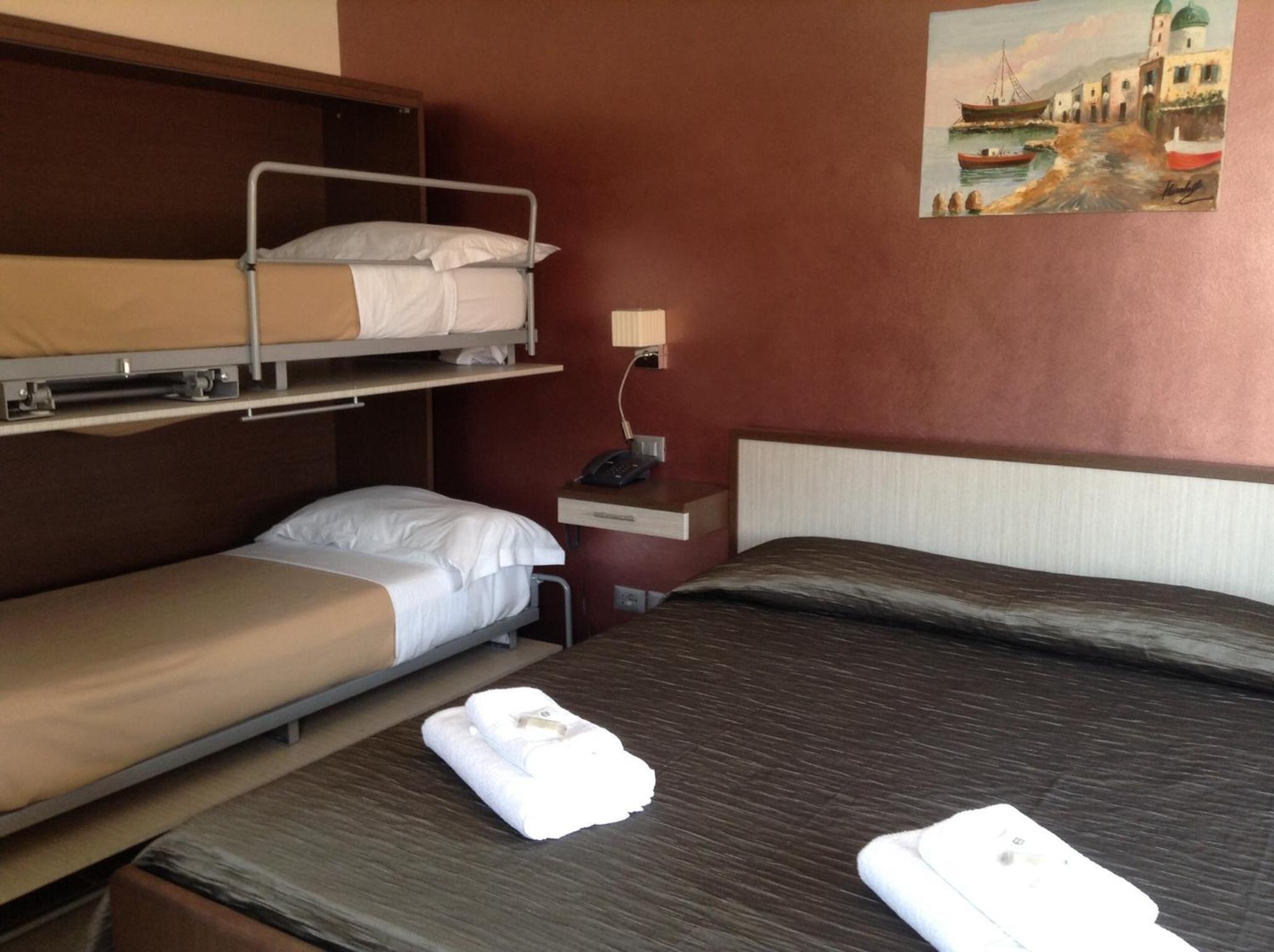 Quadruple Room - Photo 3