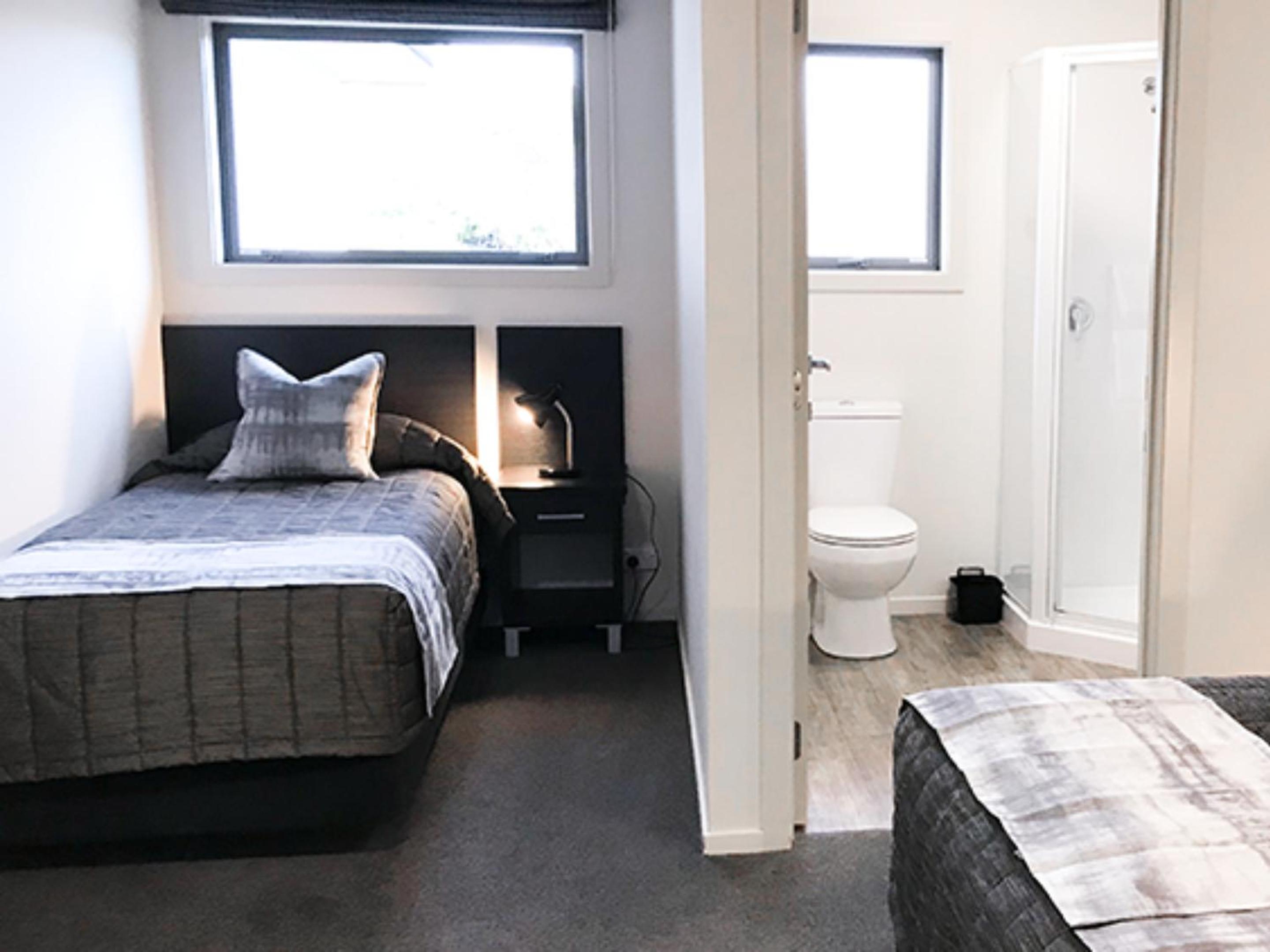 One-Bedroom Suite (3 Adults) photo 3