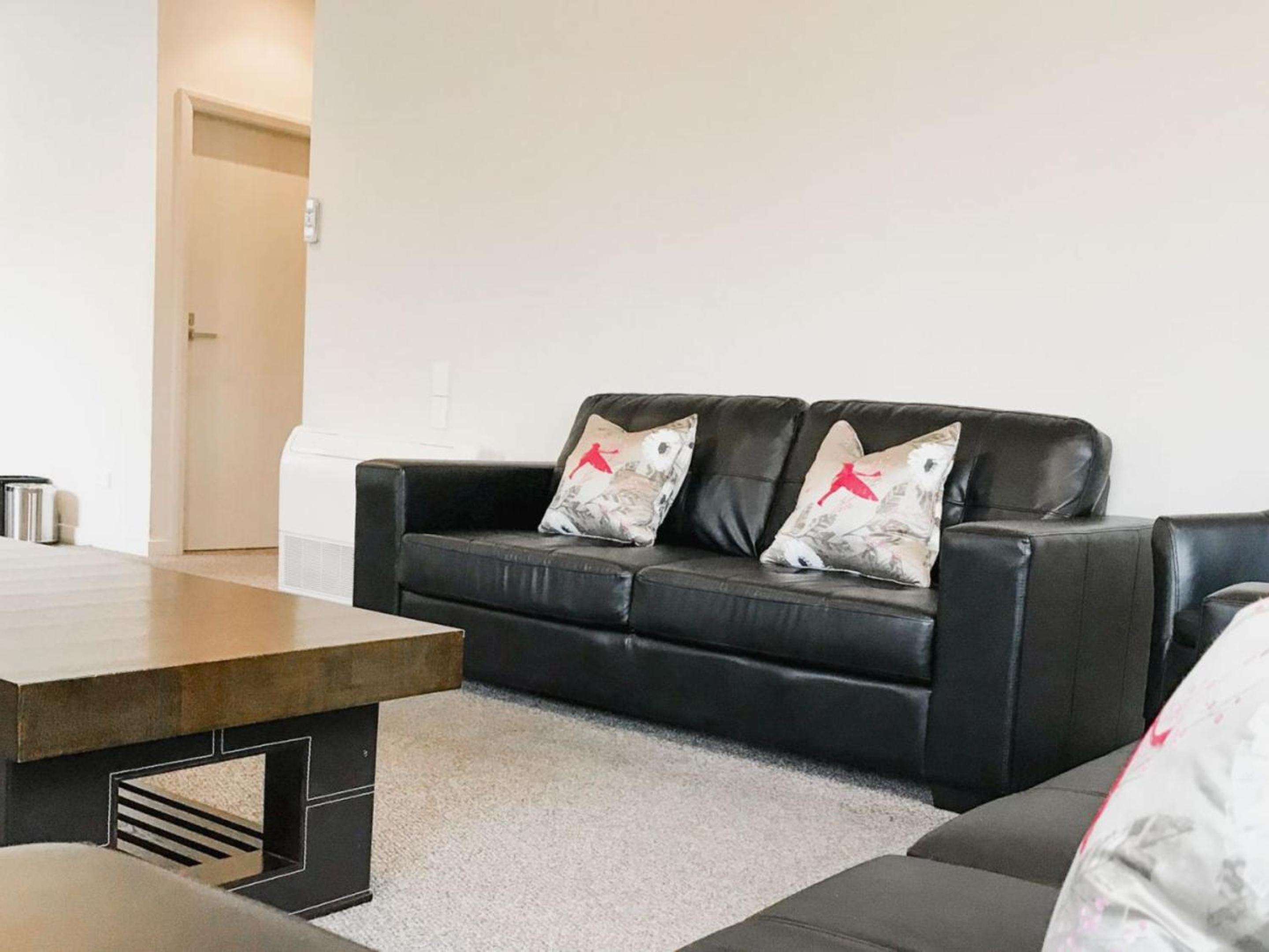 Three-Bedroom Apartment - Photo 8