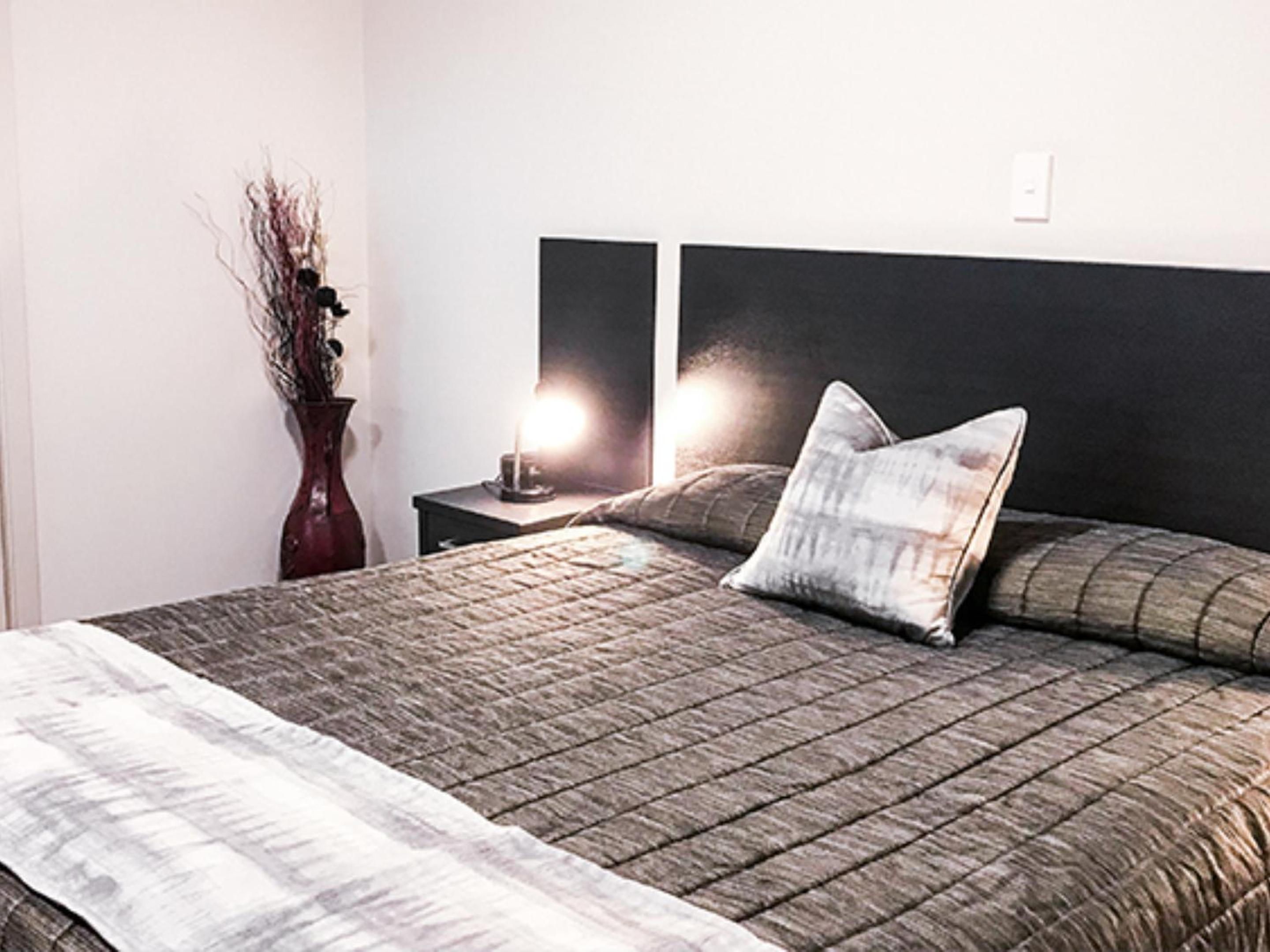 One-Bedroom Suite with Spa Bath photo 1