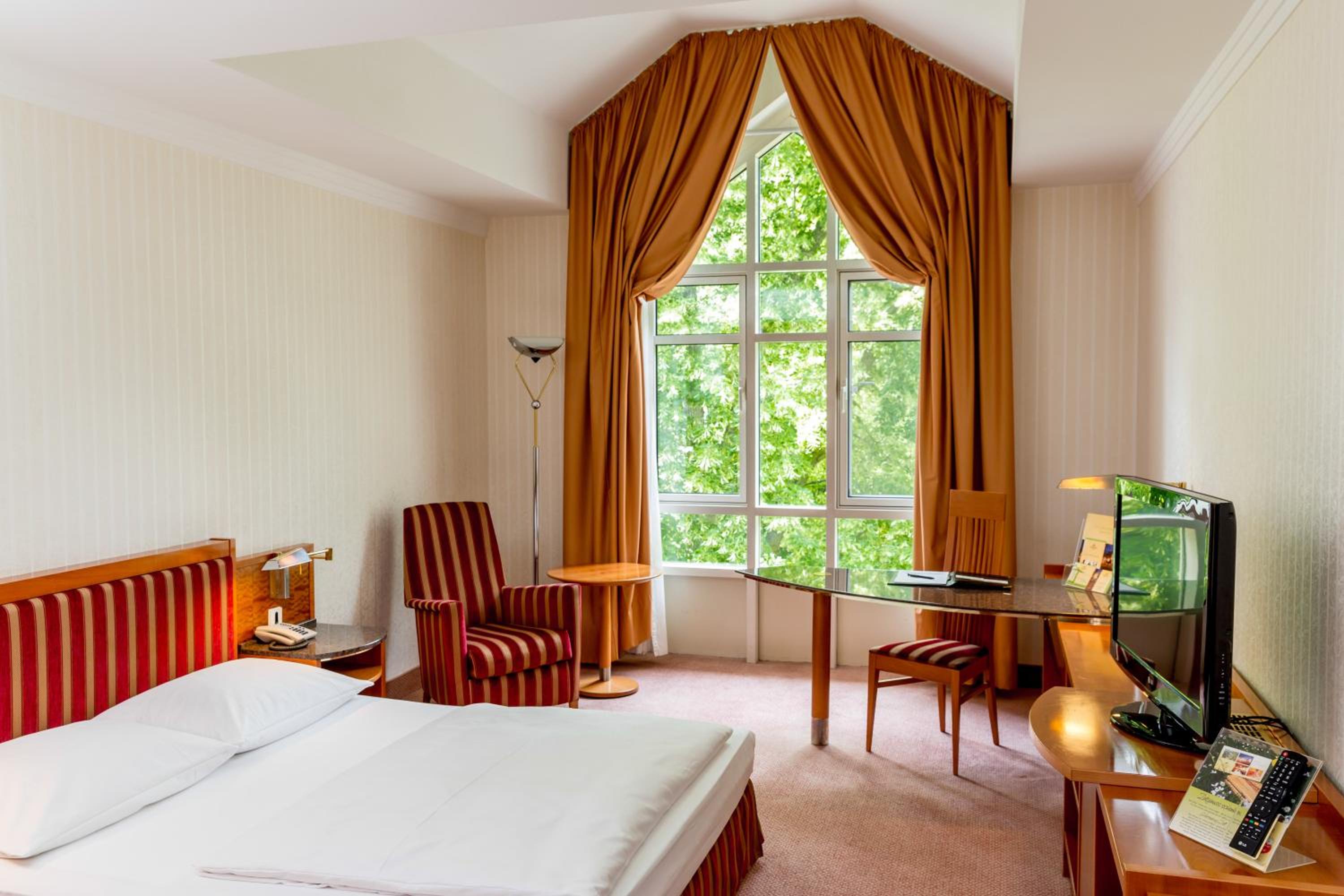 Comfort Double Room with Queensize Bed - Photo 6