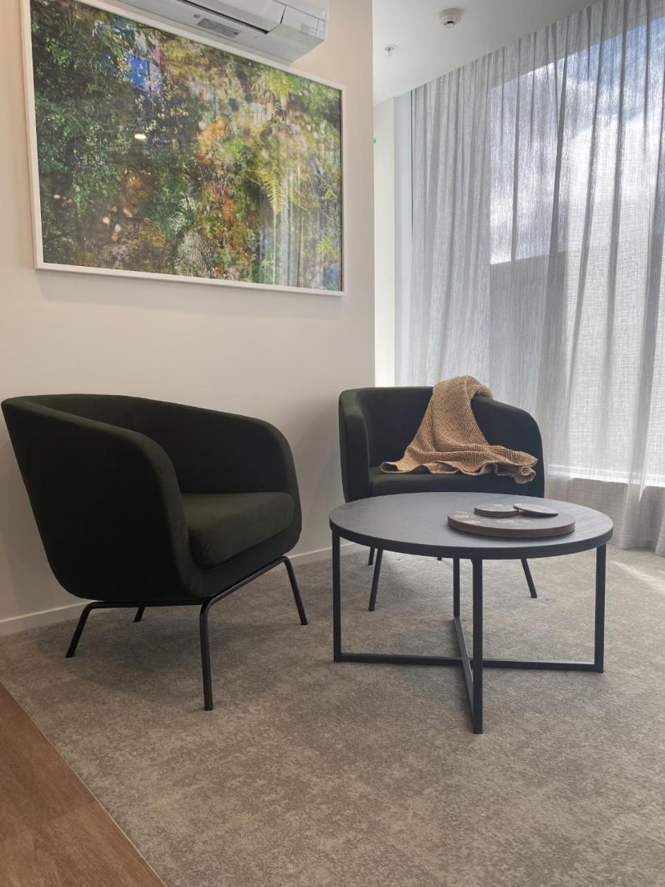 One-Bedroom King Suite - Photo 4
