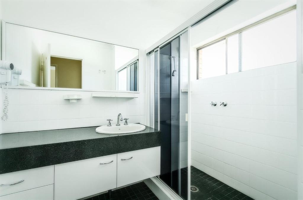One-Bedroom Apartment With Balcony photo 3