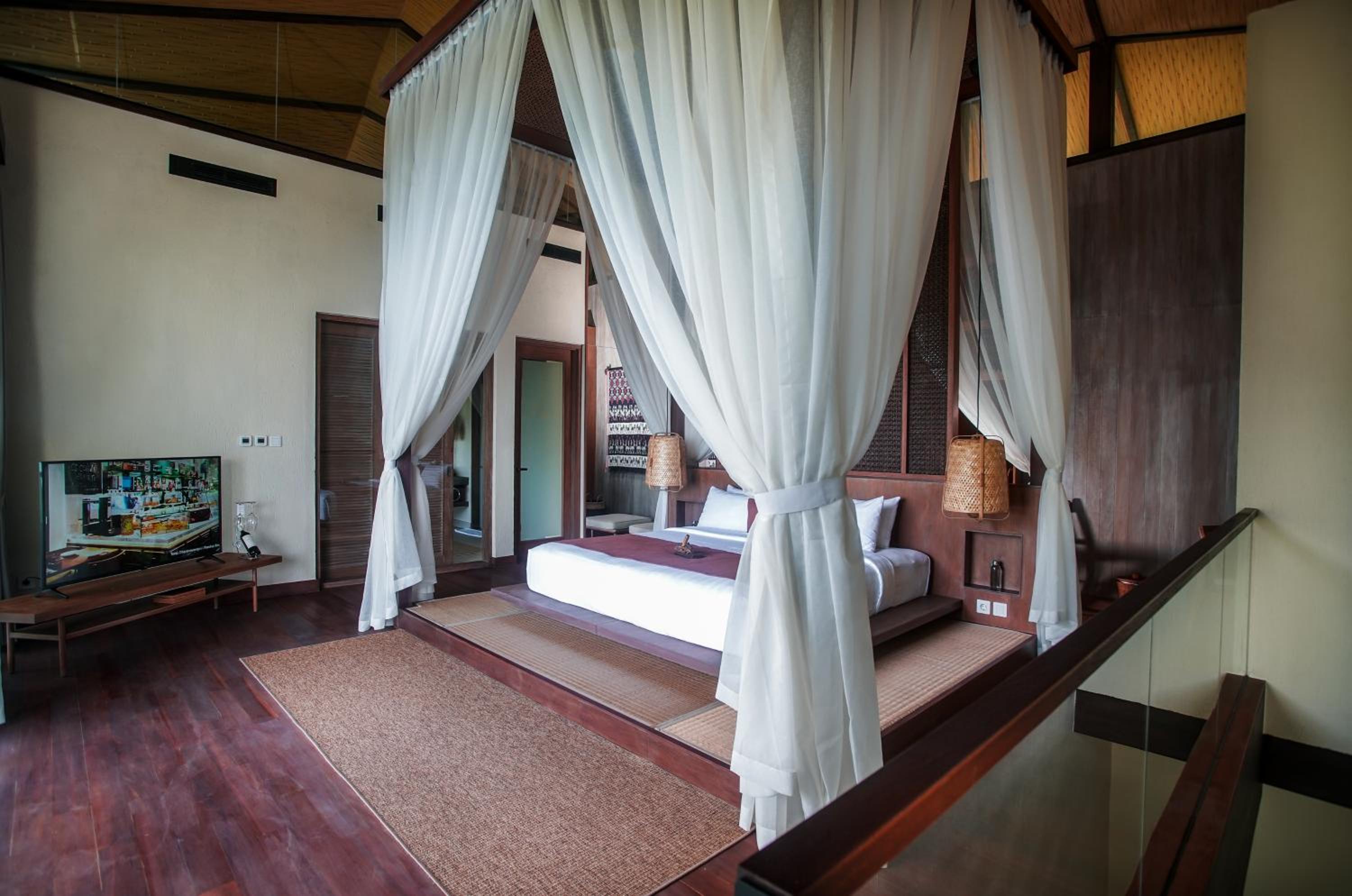 Hanging Pool Residence with Free Exclusive Benefit - Photo 1