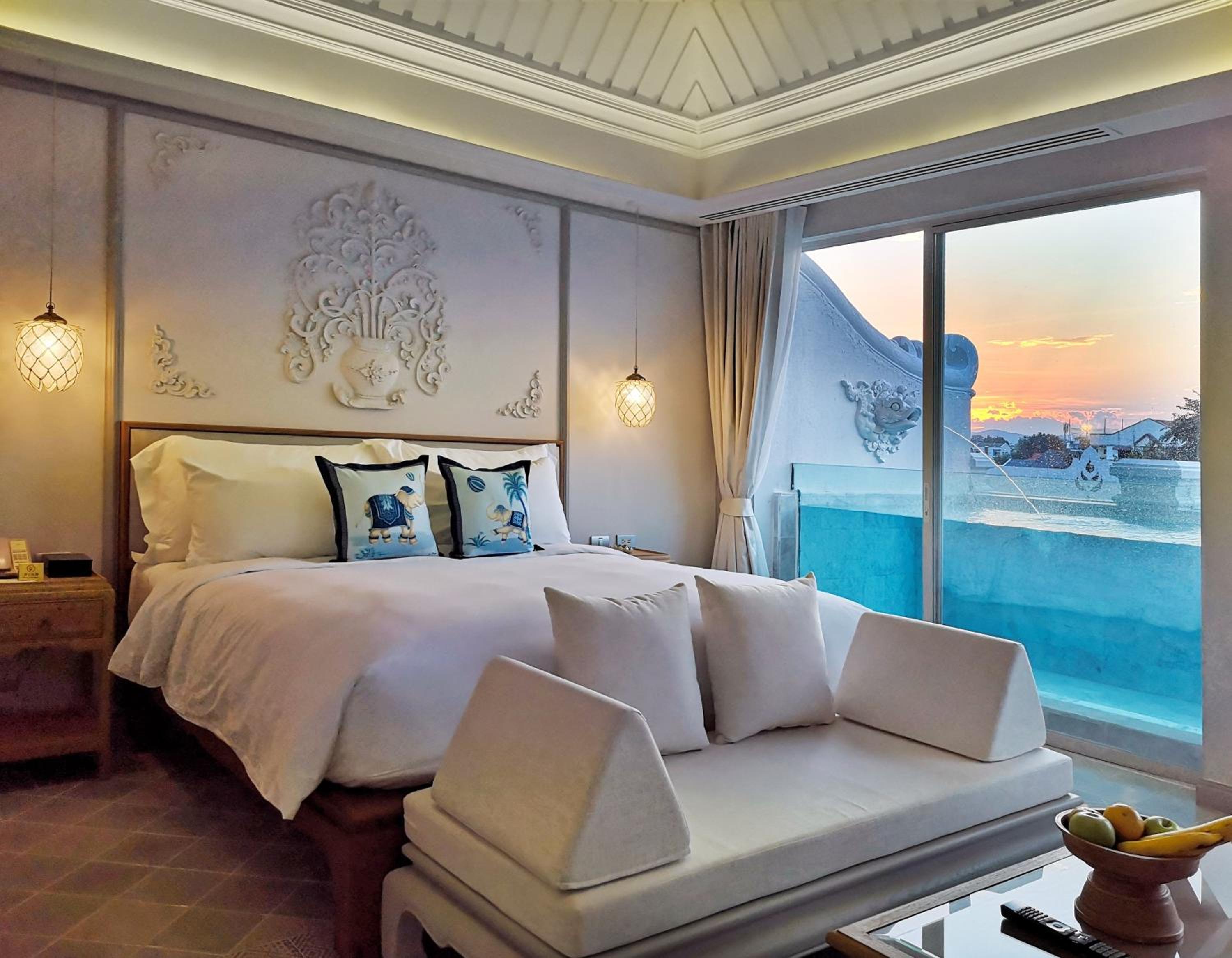 The Glass Pool Suites photo 2