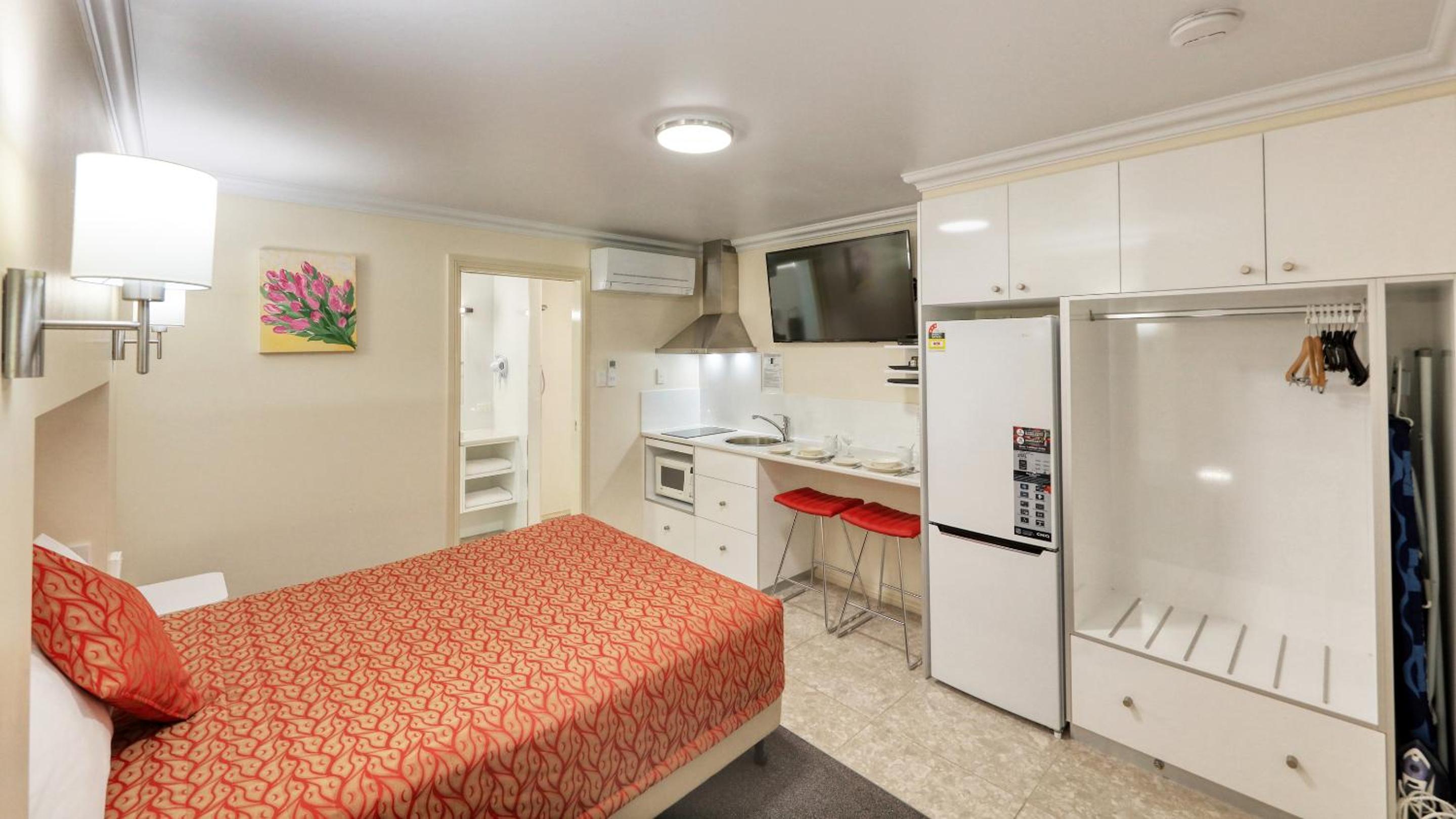 Studio Queen Apartment