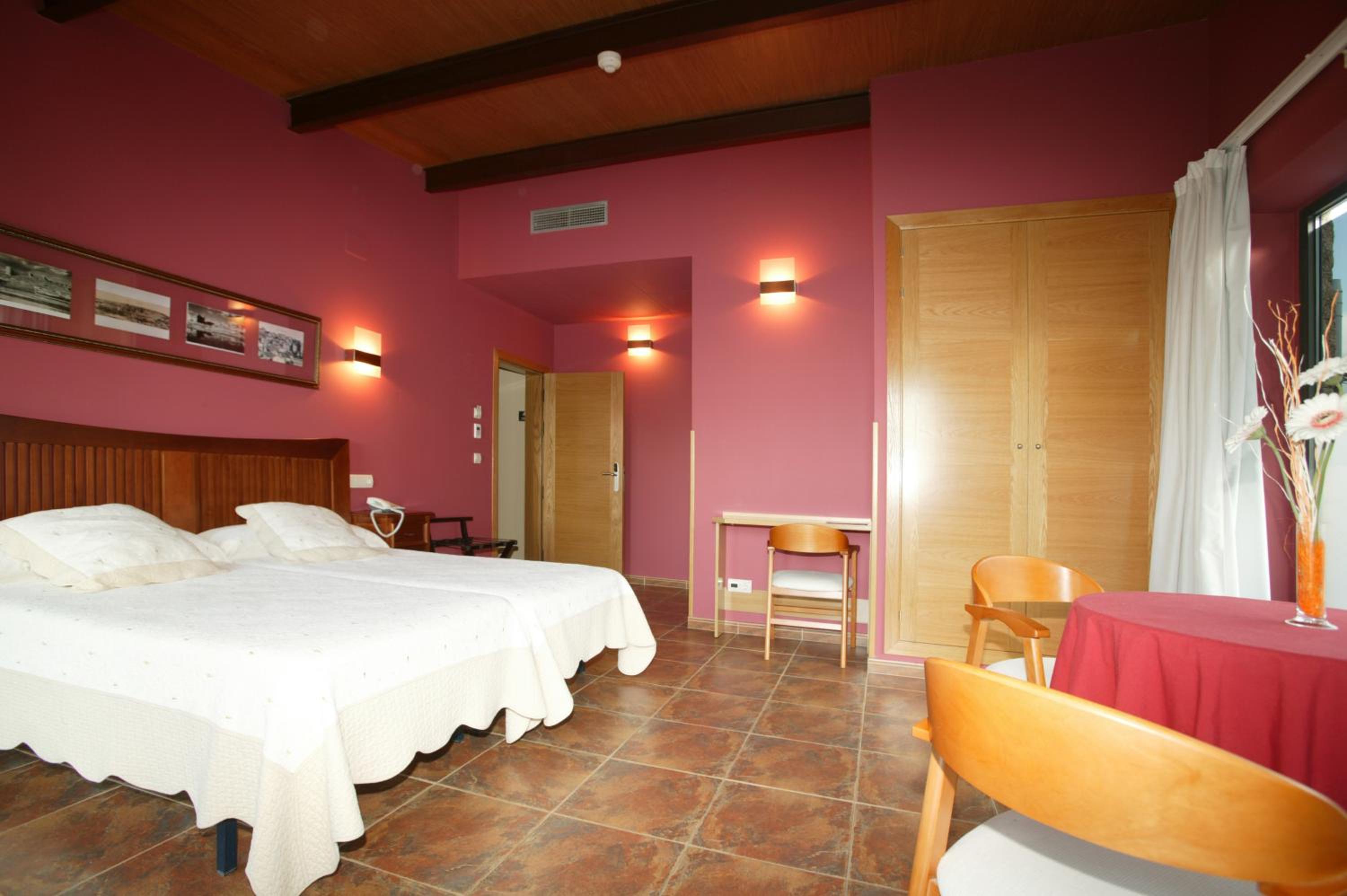 Double or Twin Room - Photo 23