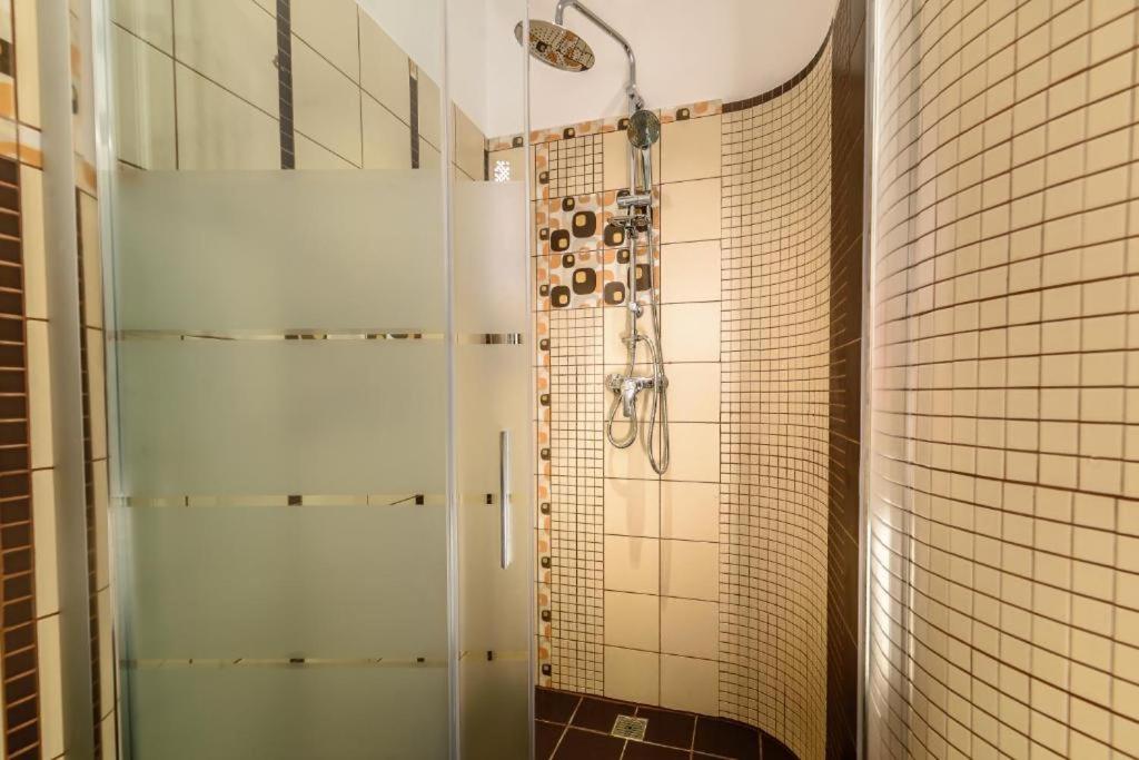 Executive Suite - Photo 7