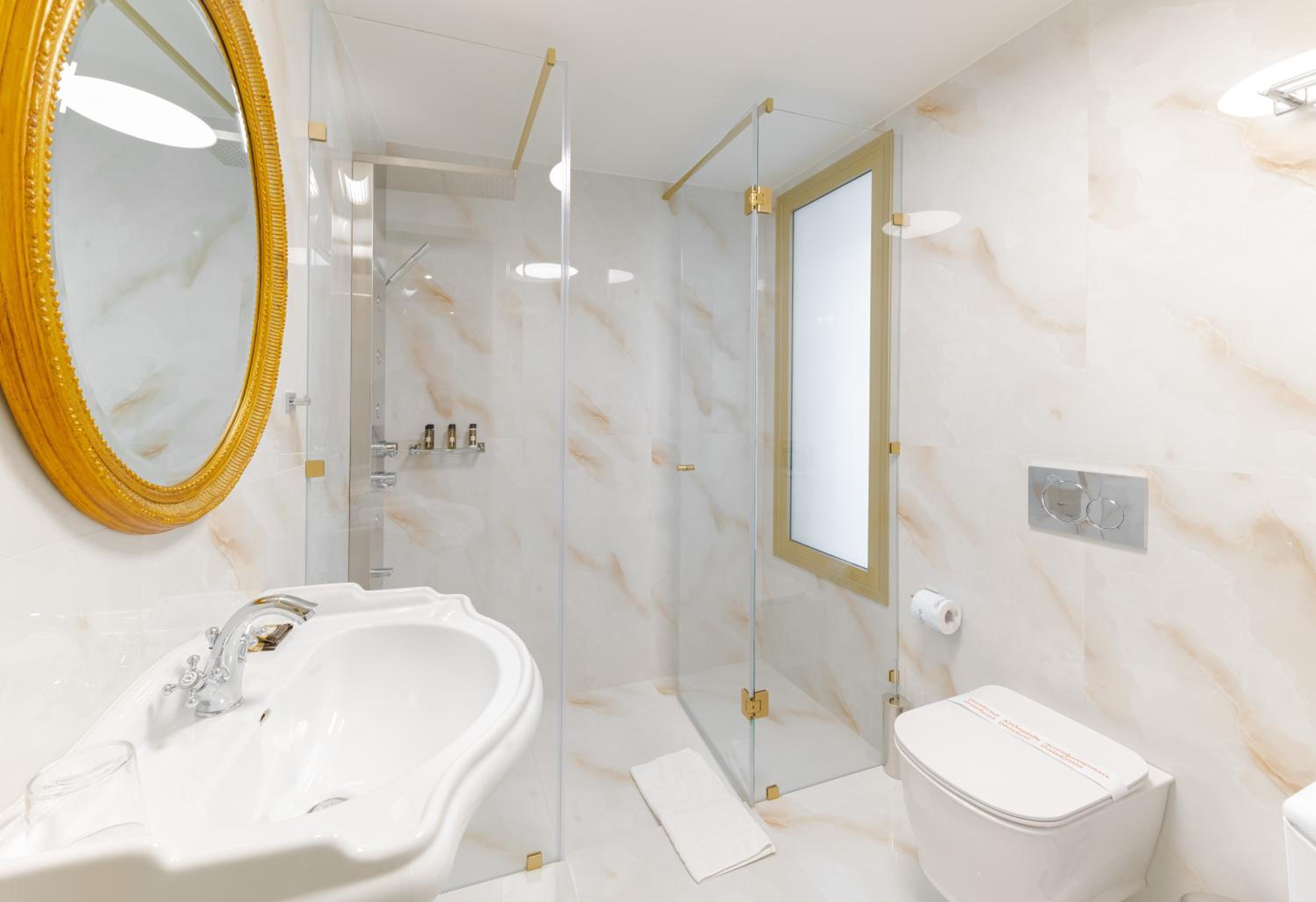 Executive Suite - Photo 3