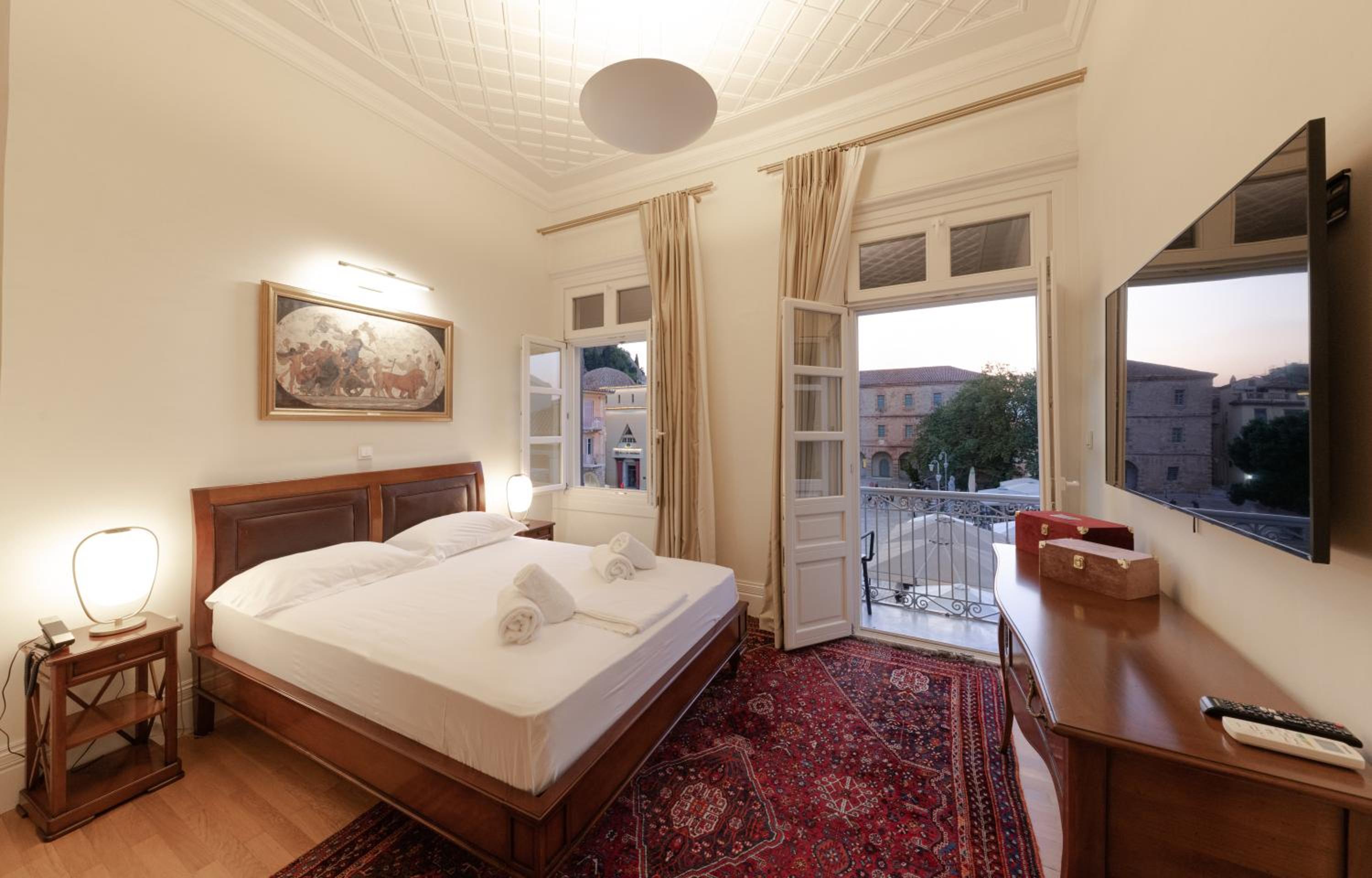 Executive Suite - Photo 18