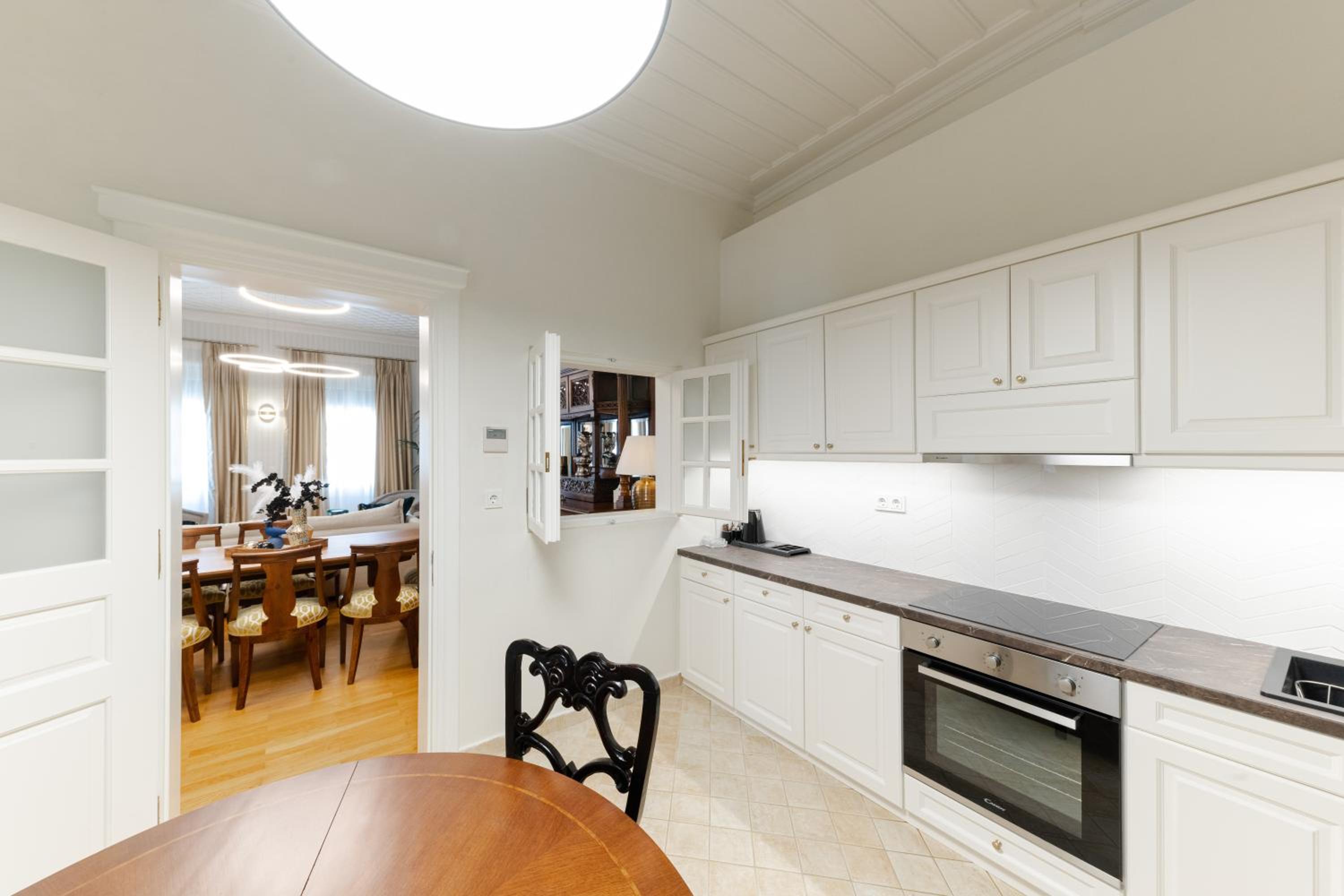 Executive Suite - Photo 7
