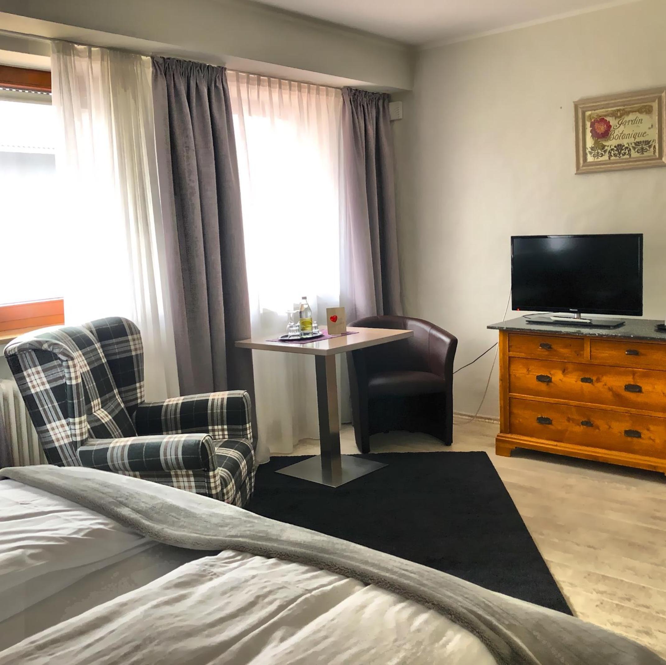 Budget Double Room - Teils im Nebengebäude (dogs allowed) photo 3
