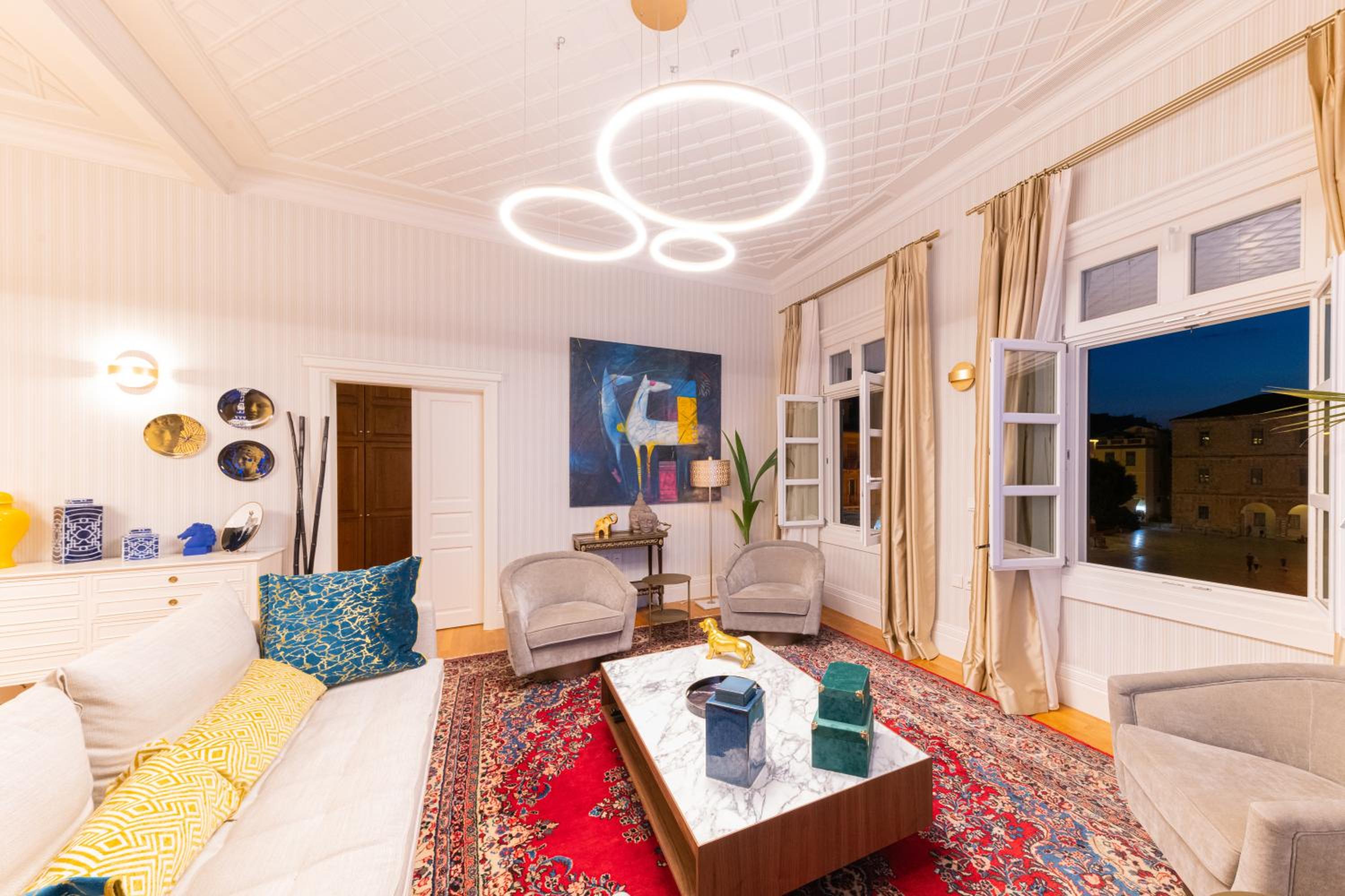 Executive Suite - Photo 17
