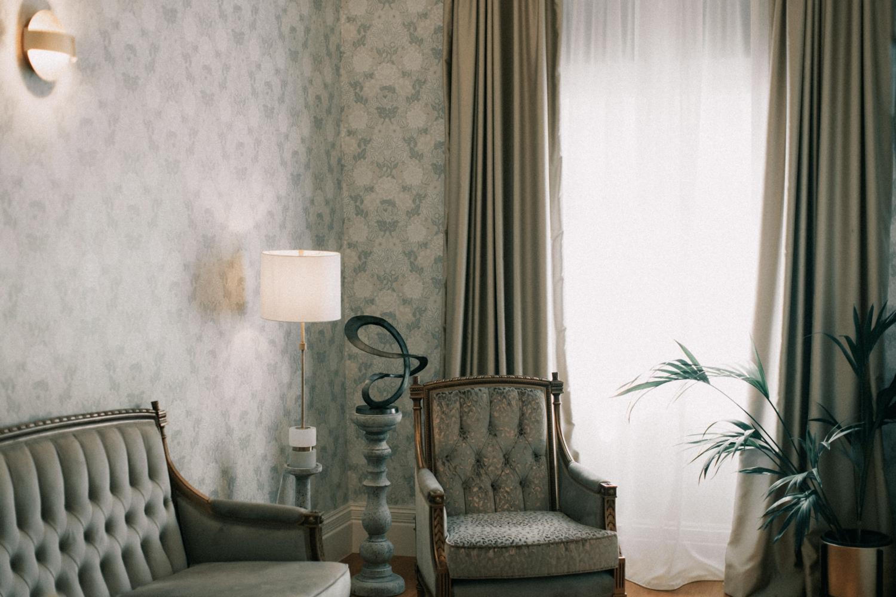 Executive Suite - Photo 13