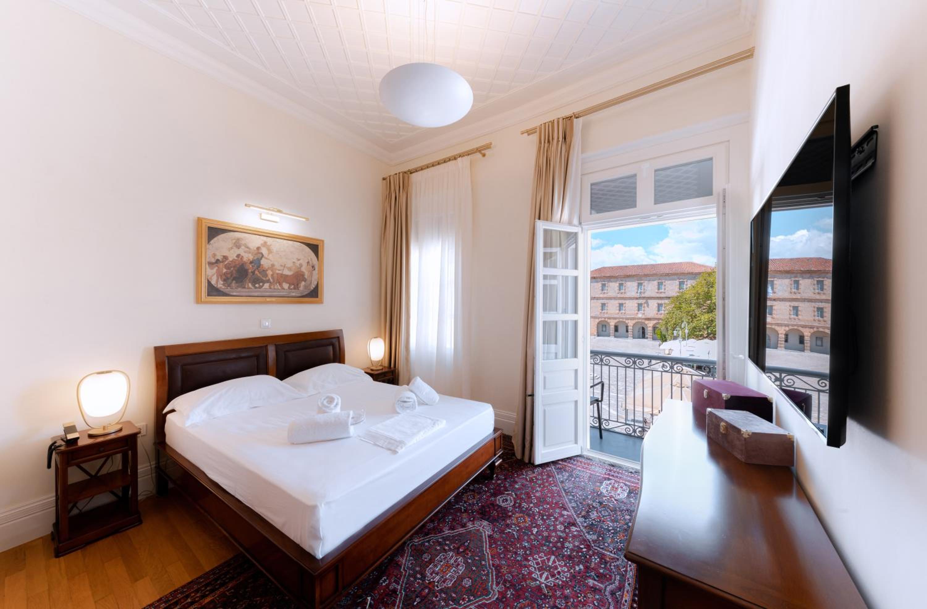 Executive Suite - Photo 21