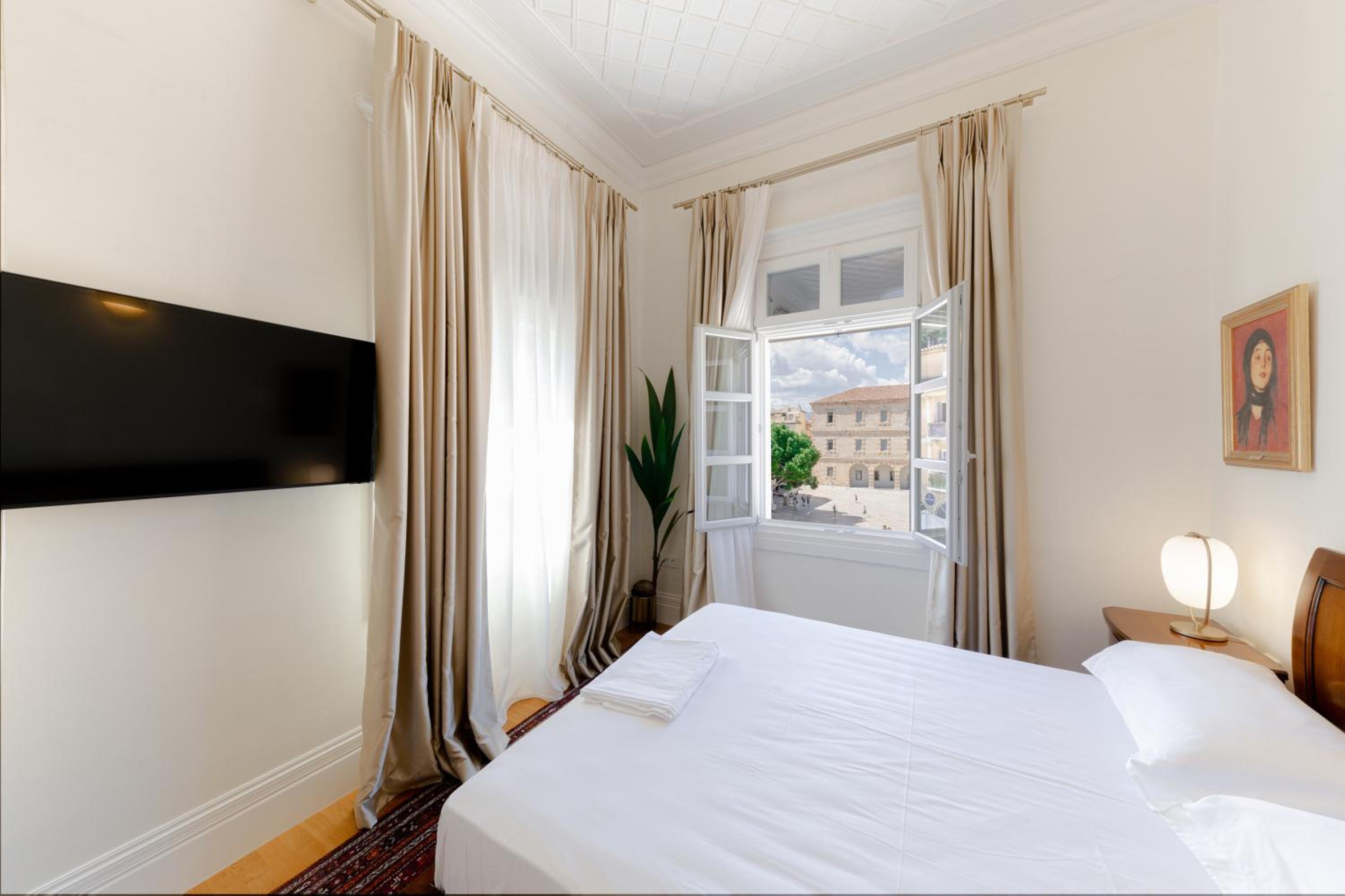Executive Suite - Photo 4